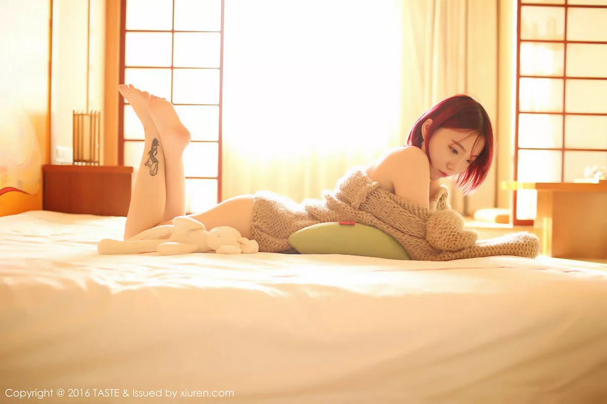 秀人集.com_[Taste顽味生活]Vol.001_嫩模小泽空Moves居家私房半露美胸性感美背迷人写真51P