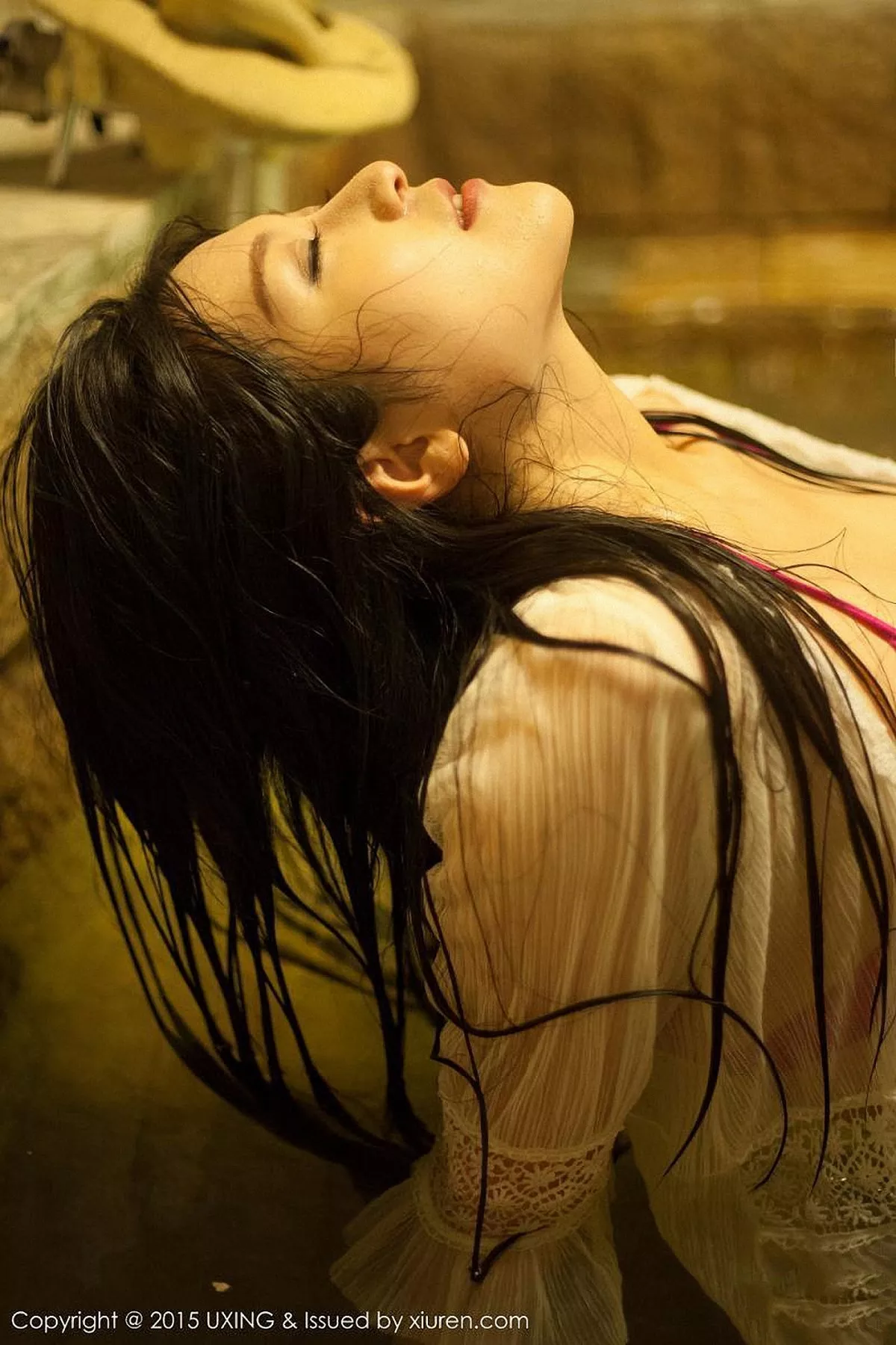 秀人集.com_[UXING优星馆]Vol.006_嫩模莲漪lenne红色内裤性感翘臀低胸内衣秀豪乳55P