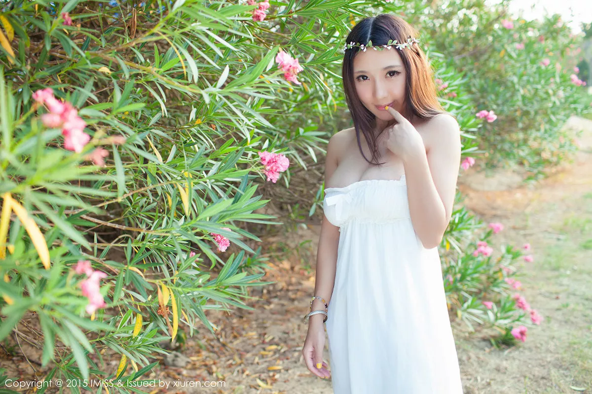 秀人集.com_[IMISS爱蜜社]Vol.001_嫩模晓茜sunny掀真空上衣抚摸双峰爆乳诱惑写真71P