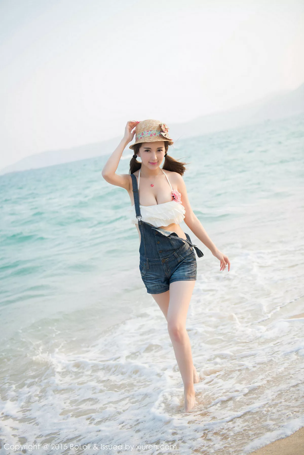 秀人集.com_[BoLoli波萝社]Vol.015_嫩模小潘鼠三亚旅拍吊带牛仔裙完美身材丰满写真80P