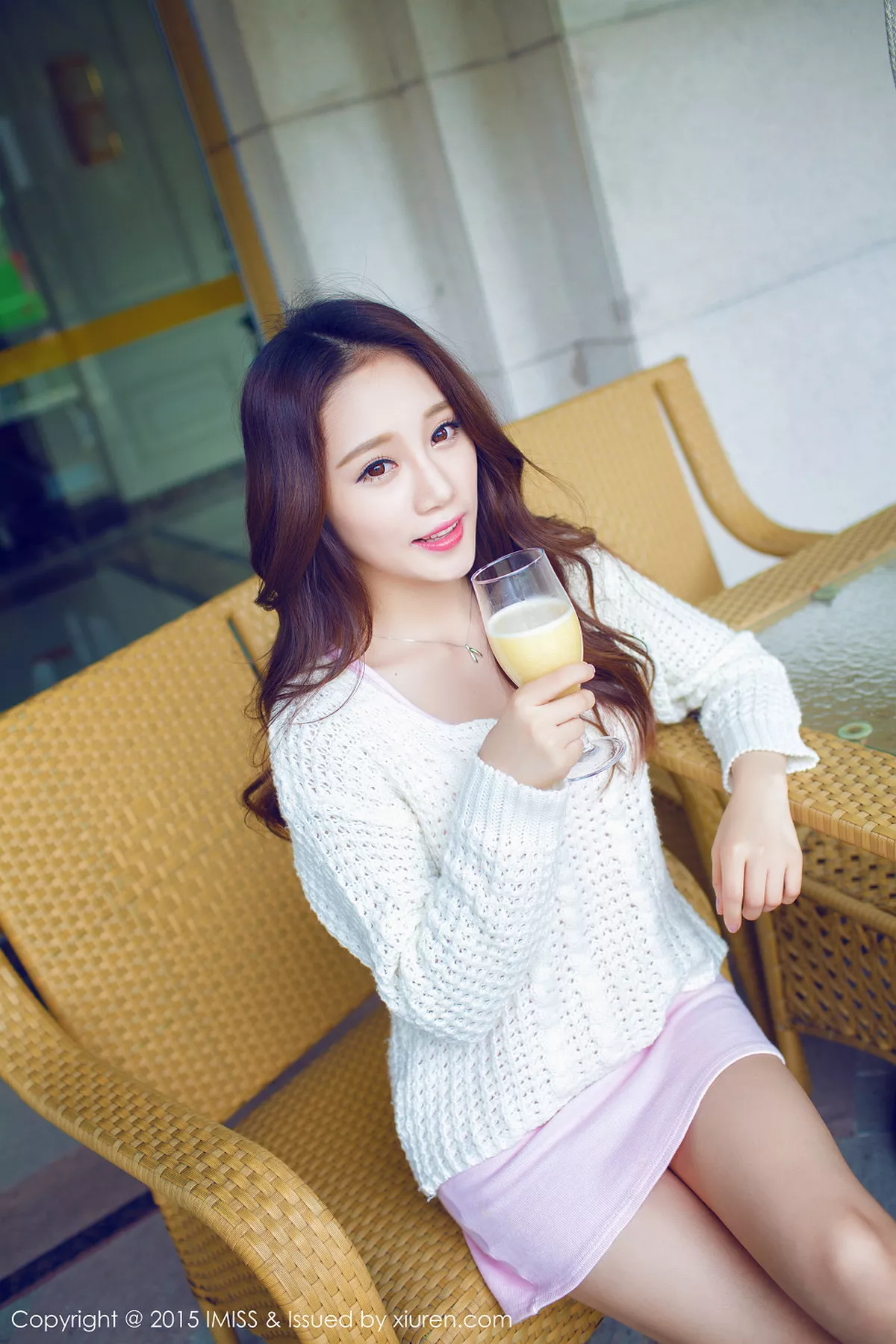 秀人集.com_[IMISS爱蜜社]Vol.015_嫩模小丽莎萌萌哒粉红内衣迷人美胸娇艳性感写真50P