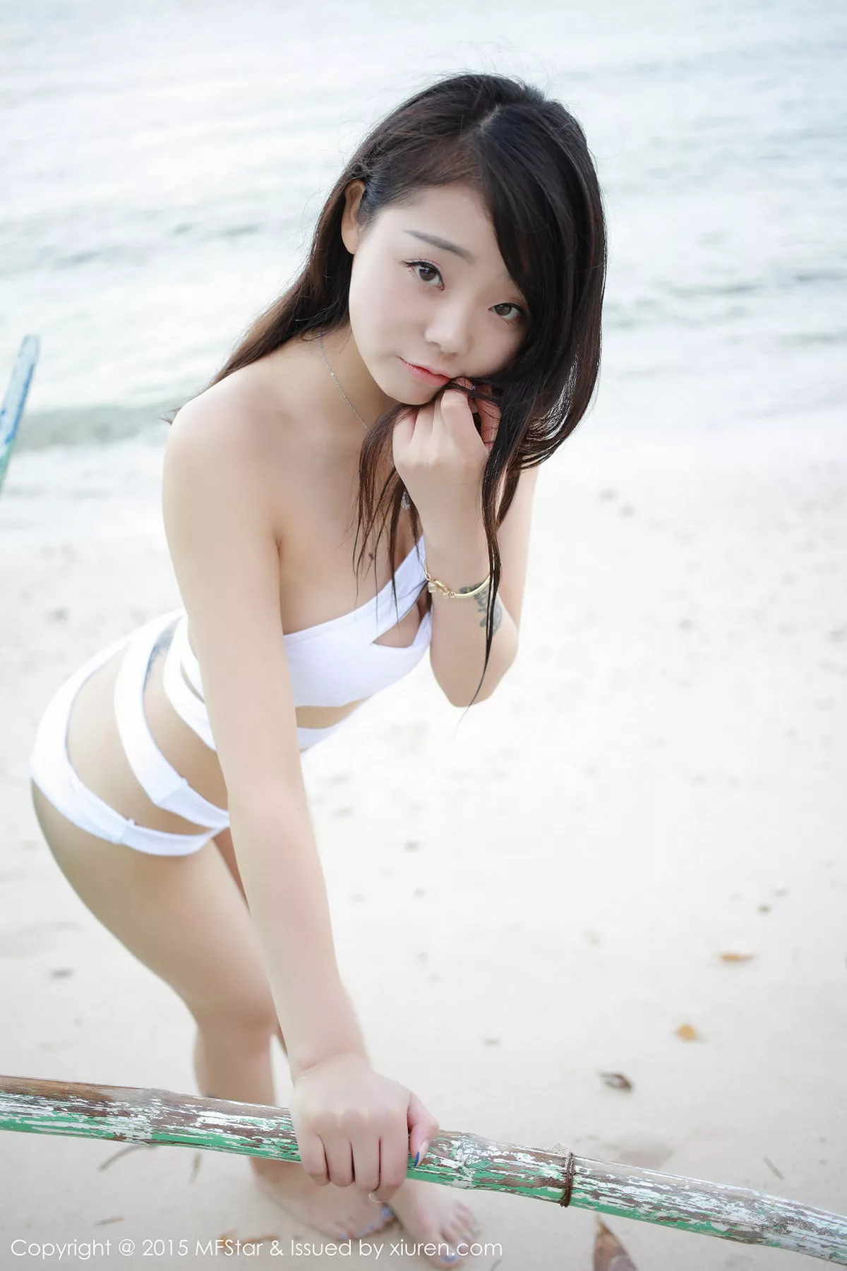 秀人集.com_[MFStar模范学院]Vol.016_嫩模佘贝拉bella长滩旅拍沙滩边性感比基尼写真50P