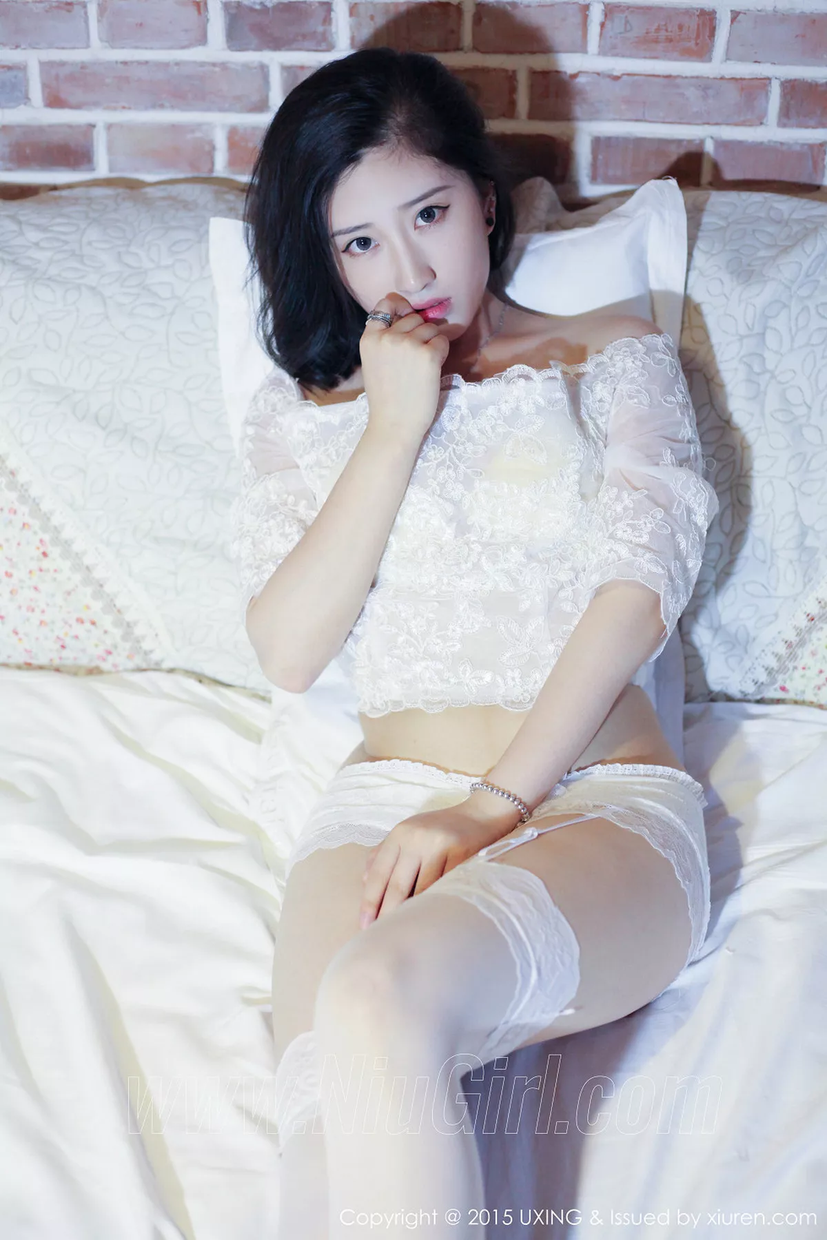 秀人集.com_[UXING优星馆]Vol.014_嫩模Rialer傅雅慧白色蕾丝吊带丝袜性感翘臀写真39P