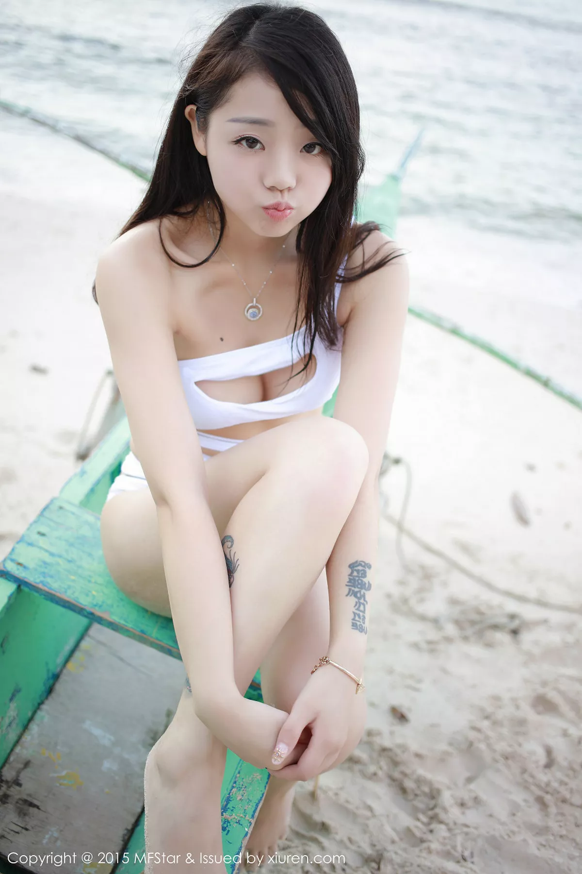 秀人集.com_[MFStar模范学院]Vol.016_嫩模佘贝拉bella长滩旅拍沙滩边性感比基尼写真50P