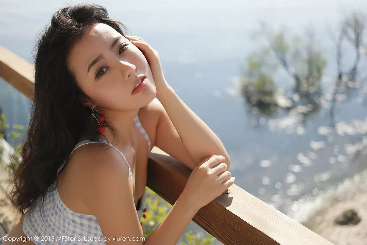 秀人集.com_[MFStar模范学院]Vol.004_嫩模Manuela玛鲁娜紧身性感小内裤诱人美臀写真48P