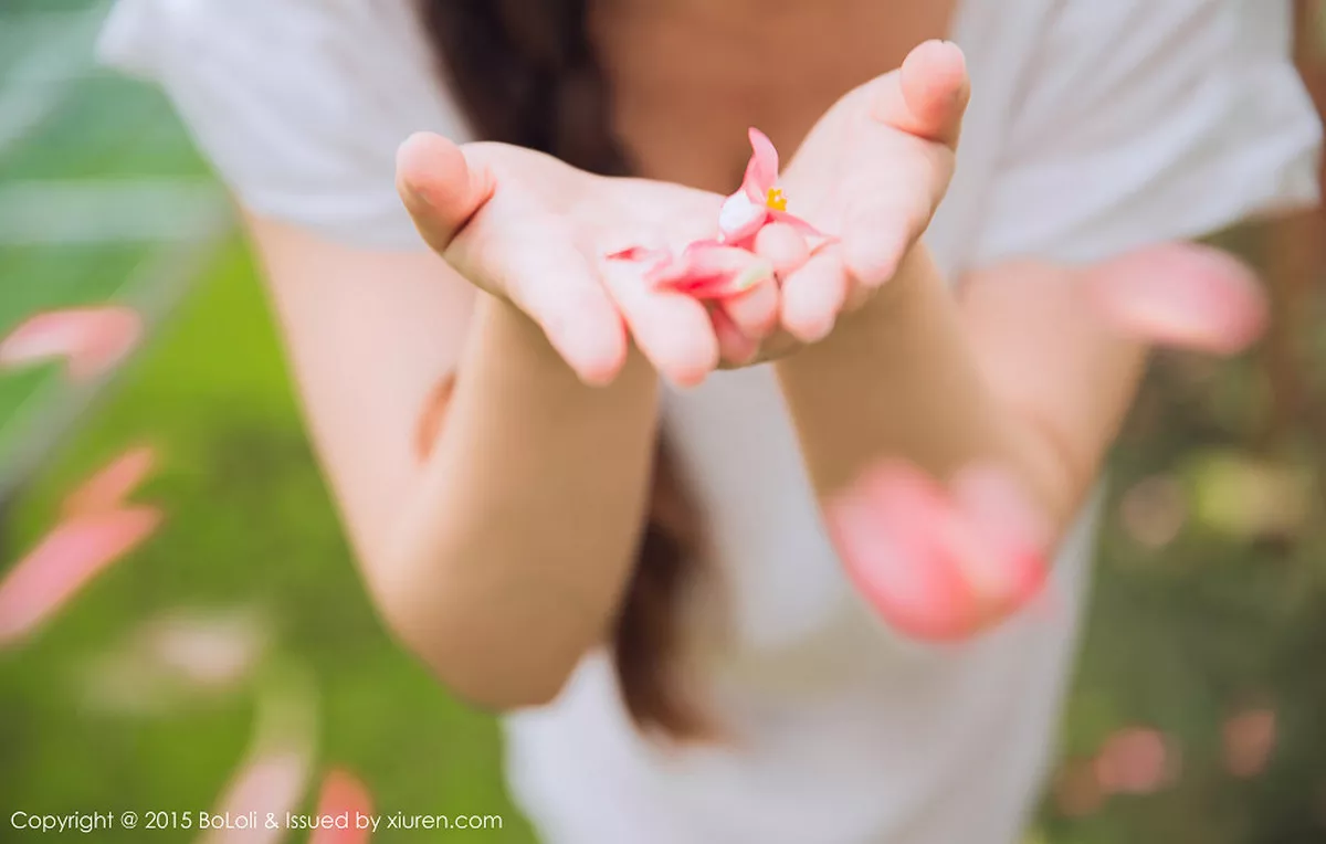 秀人集.com_[BoLoli波萝社]Vol.001_嫩模柳侑绮sevenbaby童颜巨乳性感系列生活写真秀94P