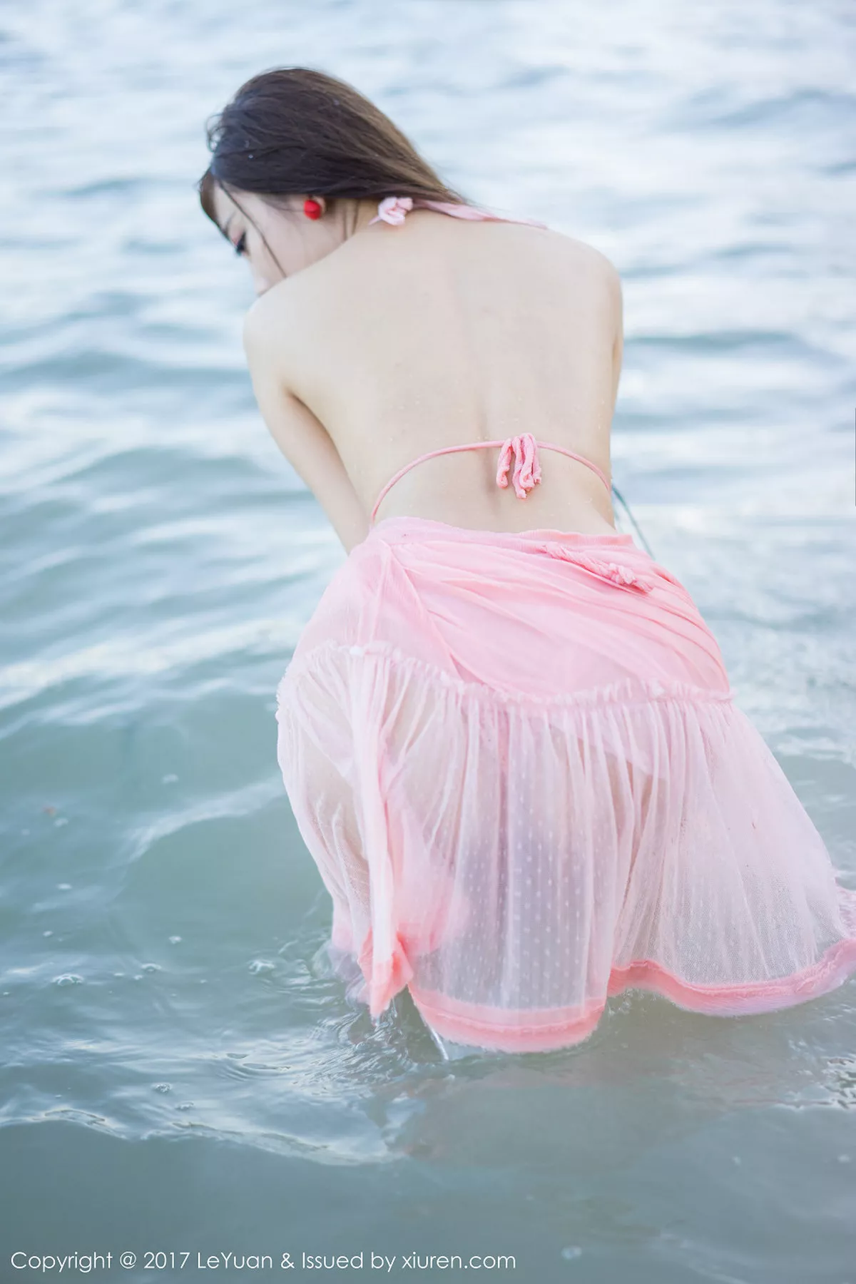 秀人集.com_[LeYuan星乐园]Vol.035_女神杨晨晨sugar海边粉红露背吊带裙真空秀美乳诱惑写真54P