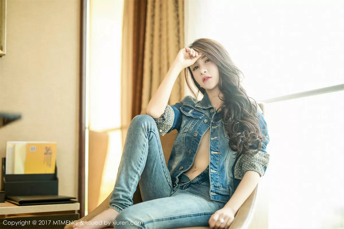 秀人集.com_[MTMeng模特联盟]Vol.001_嫩模李李七七喜喜真空牛仔套装脱上衣秀白嫩豪乳诱惑写真50P