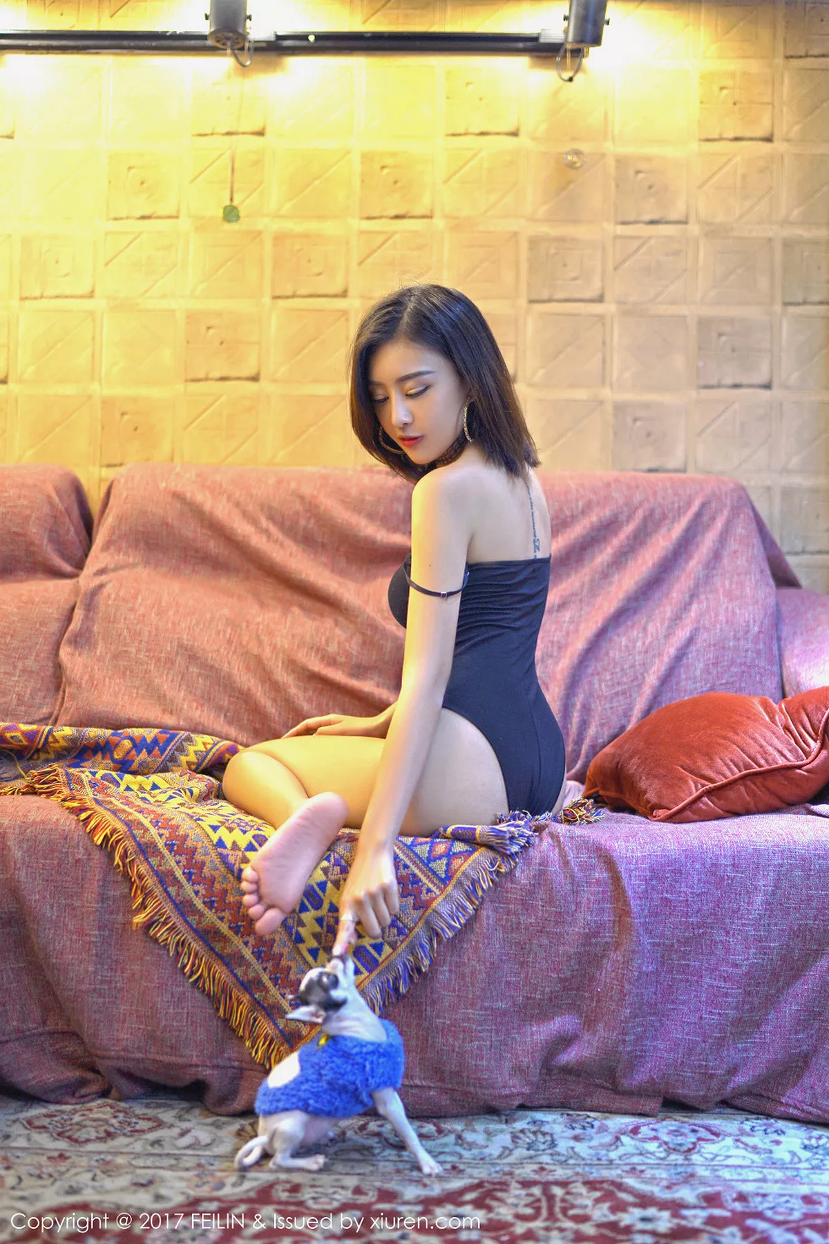 秀人集.com_[FeiLin嗲囡囡]Vol.087_嫩模赵艺璇居家热裤紧身背心秀性感马甲线妩媚迷人写真46P