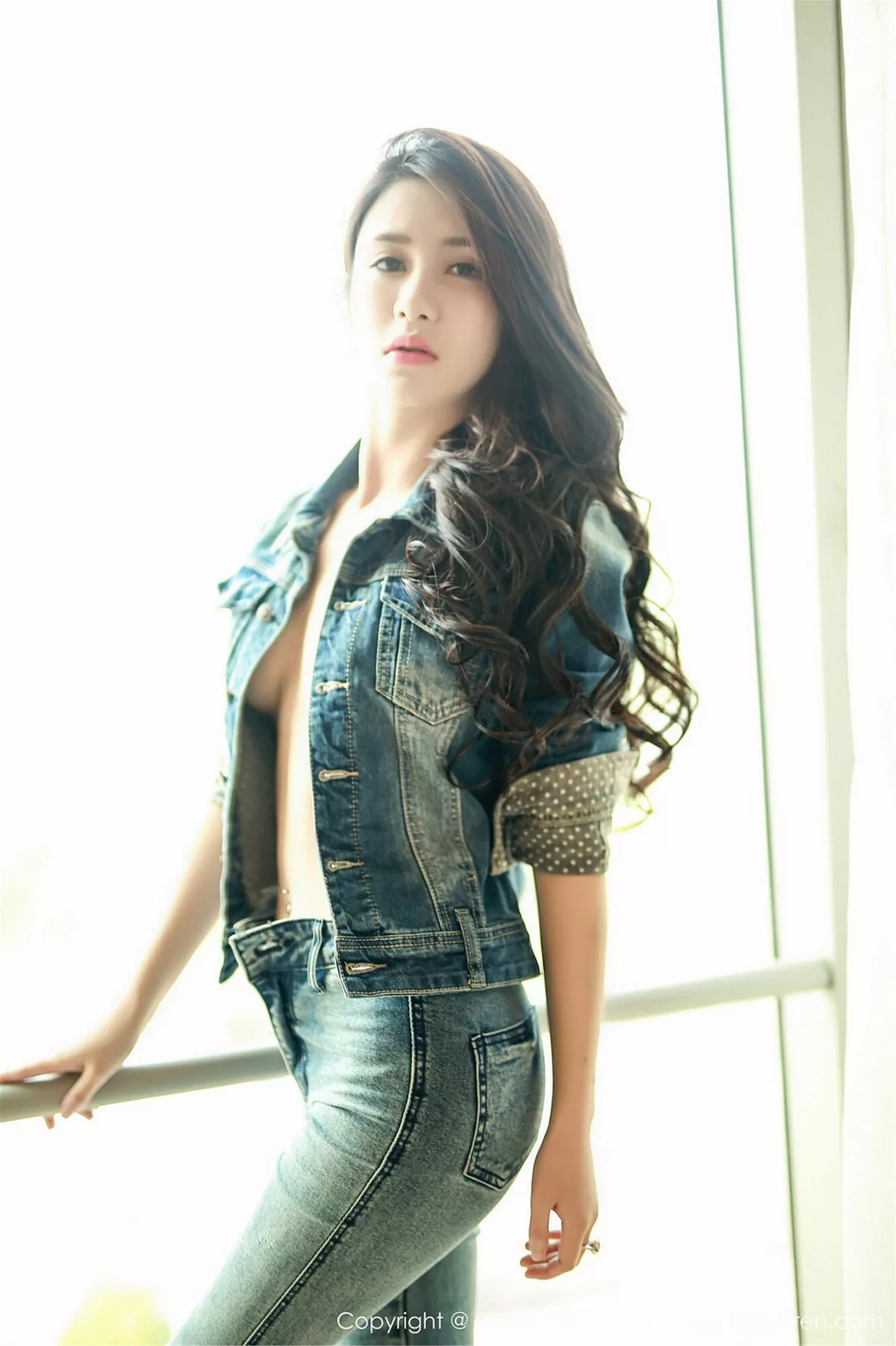 秀人集.com_[MTMeng模特联盟]Vol.001_嫩模李李七七喜喜真空牛仔套装脱上衣秀白嫩豪乳诱惑写真50P