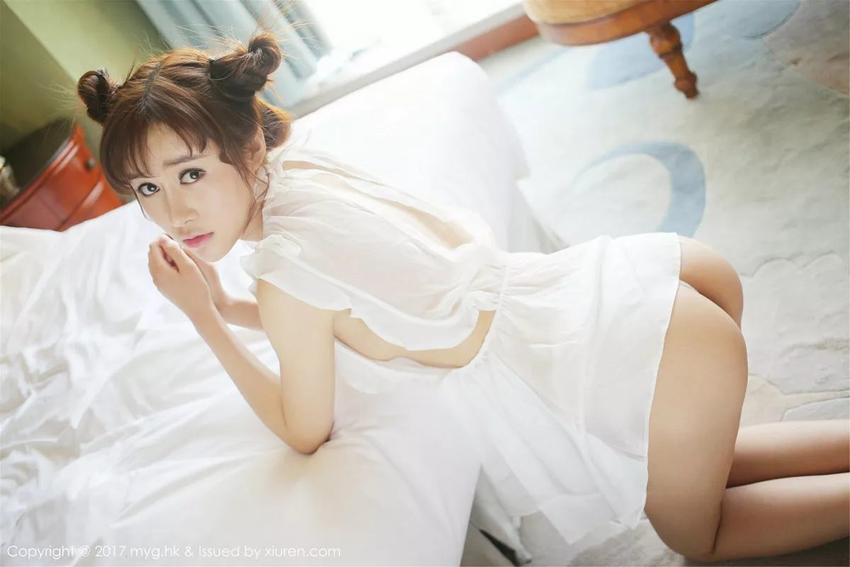 秀人集.com_[MyGirl美媛馆]Vol.247_新人嫩模小珂luka居家大床上蕾丝内裤秀翘臀纯白诱惑写真56P