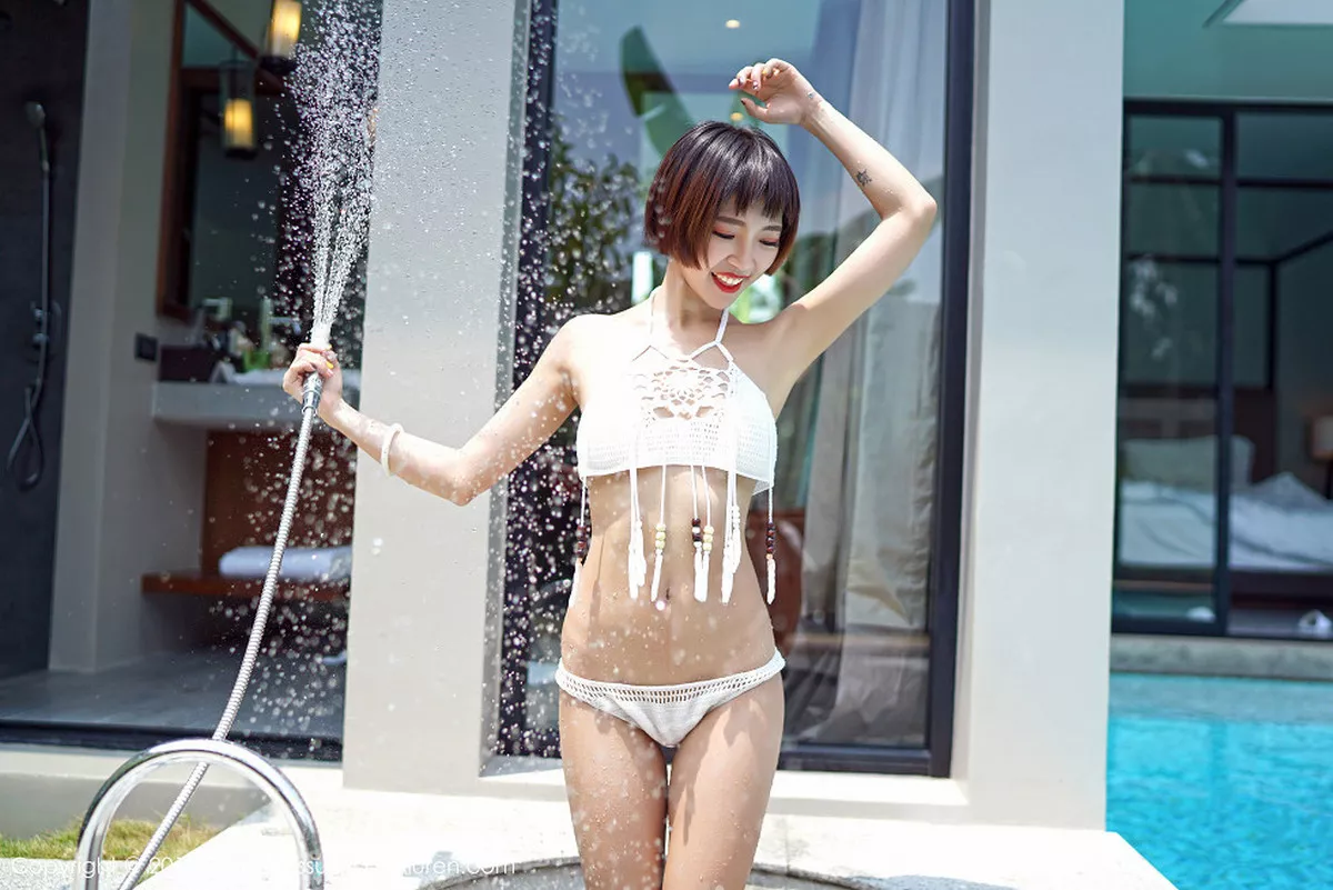 秀人集.com_[FeiLin嗲囡囡]Vol.083_嫩模冯木木LRIS泰国旅拍泳池边性感比基尼湿身诱惑写真47P