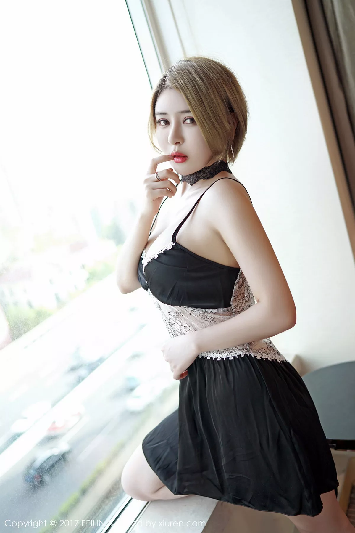 秀人集.com_[FeiLin嗲囡囡]Vol.088_嫩模凯竹BuiBui居家床上吊带粉色睡裙秀傲人美乳诱惑写真48P