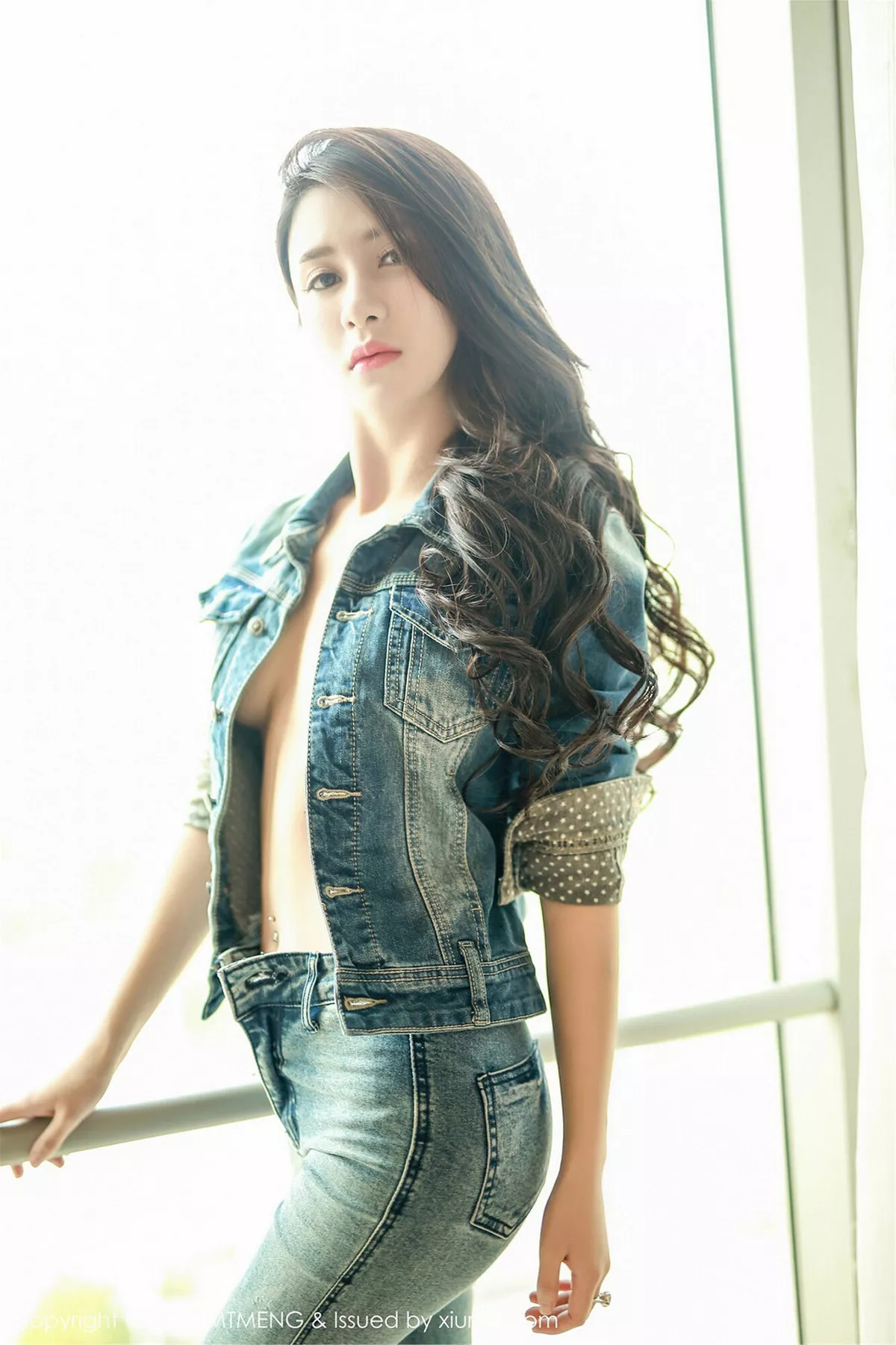 秀人集.com_[MTMeng模特联盟]Vol.001_嫩模李李七七喜喜真空牛仔套装脱上衣秀白嫩豪乳诱惑写真50P