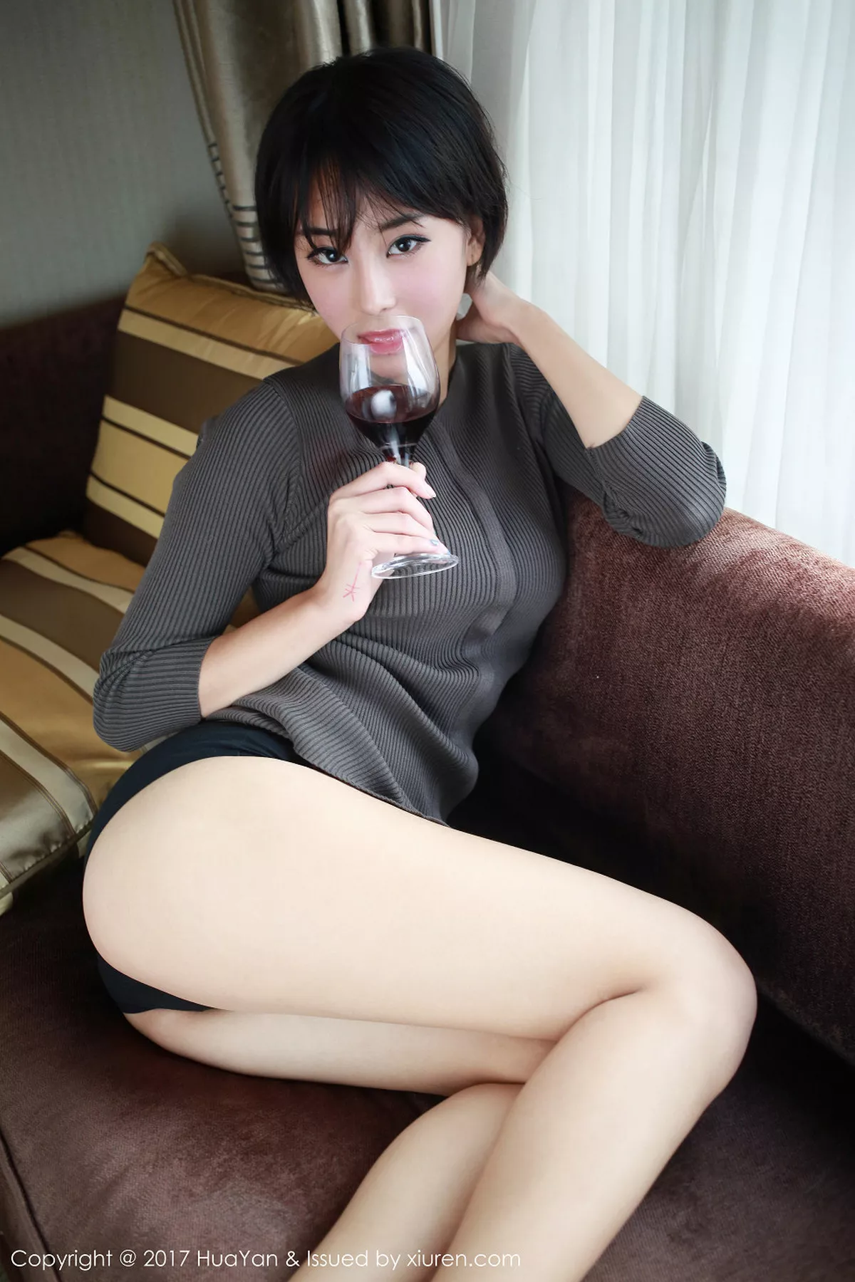 秀人集.com_[HuaYan花の颜]Vol.035_清新嫩模艺蕾居家欧美风黑色内裤秀完美身材性感翘臀写真43P