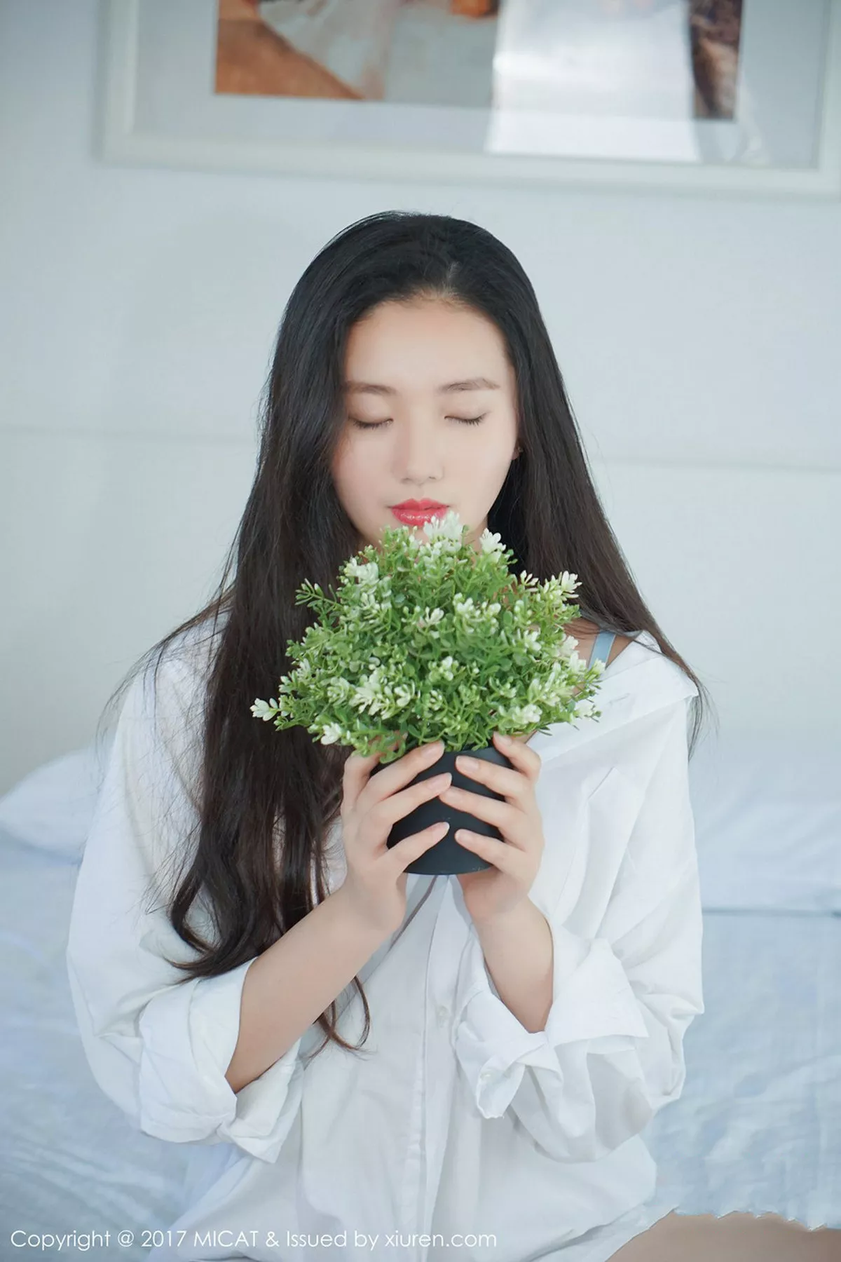 秀人集.com_[MICAT猫萌榜]Vol.004_嫩模画画sugar居家纯白衬衣白色蕾丝内裤秀白嫩肌肤写真50P