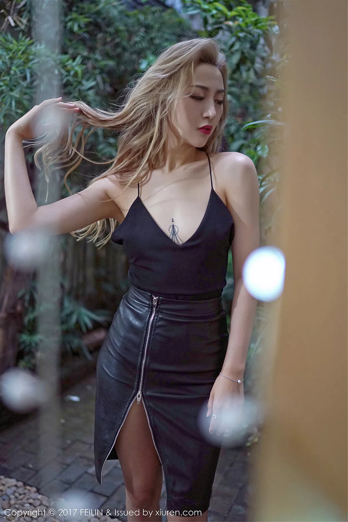 秀人集.com_[FeiLin嗲囡囡]Vol.096_嫩模晗大大Via居家黑色蕾丝薄纱情趣内衣秀美乳诱惑写真52P