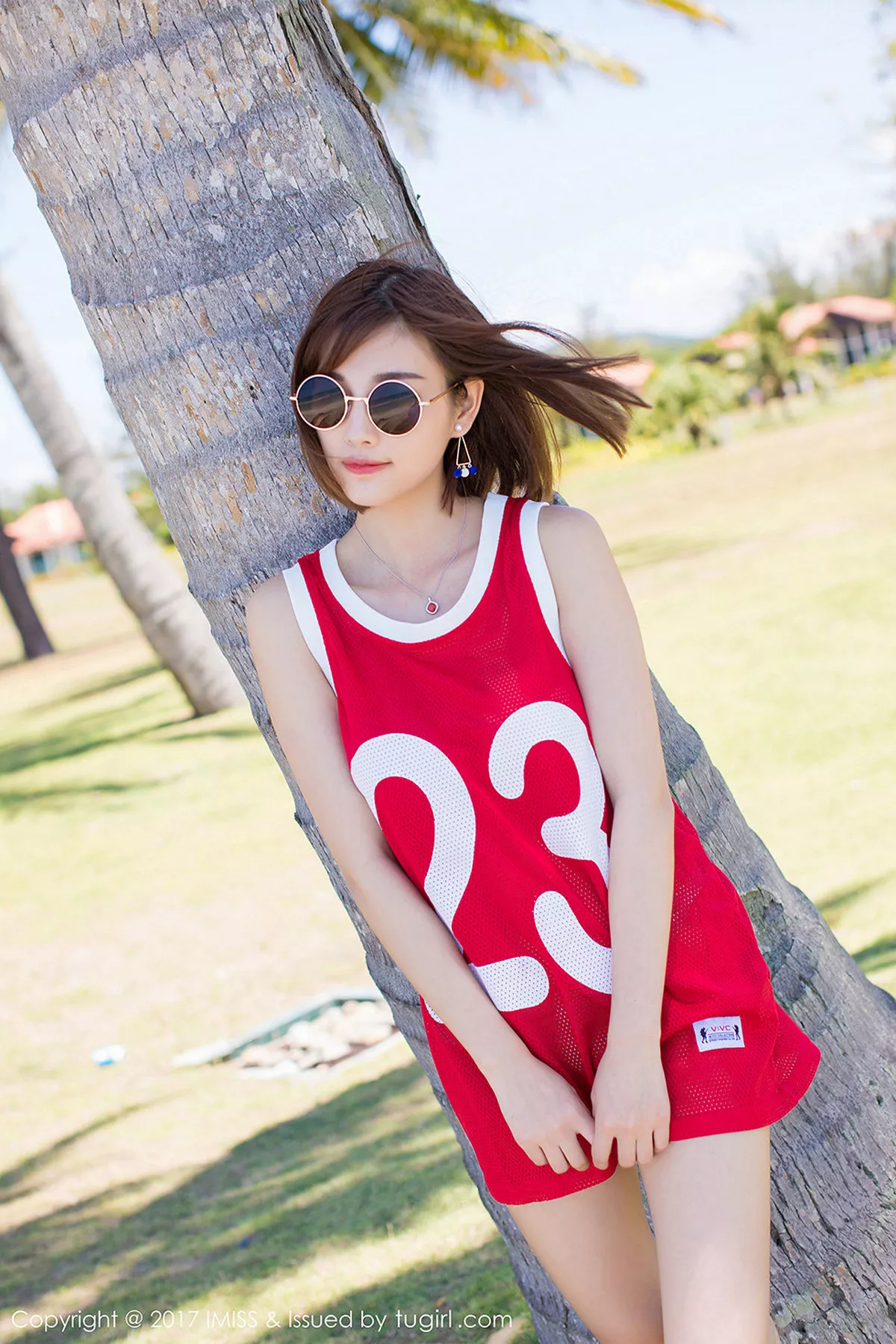 秀人集.com_[IMISS爱蜜社]Vol.169_甜美女神杨晨晨sugar沙巴旅拍红色球服海边沙滩性感写真45P