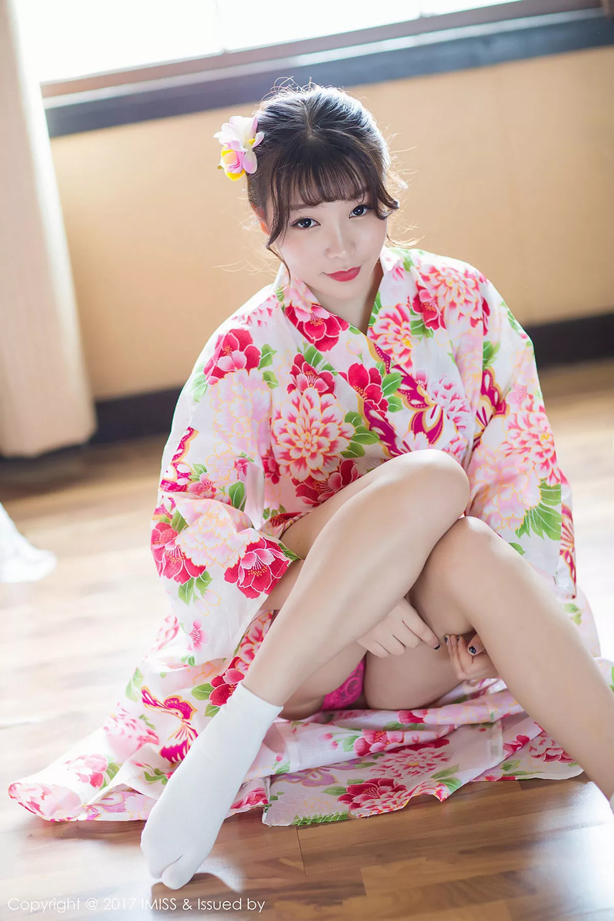 秀人集.com_[IMISS爱蜜社]Vol.170_嫩模芝芝Booty花色日系和服红色蕾丝内裤半脱撩人诱惑写真38P