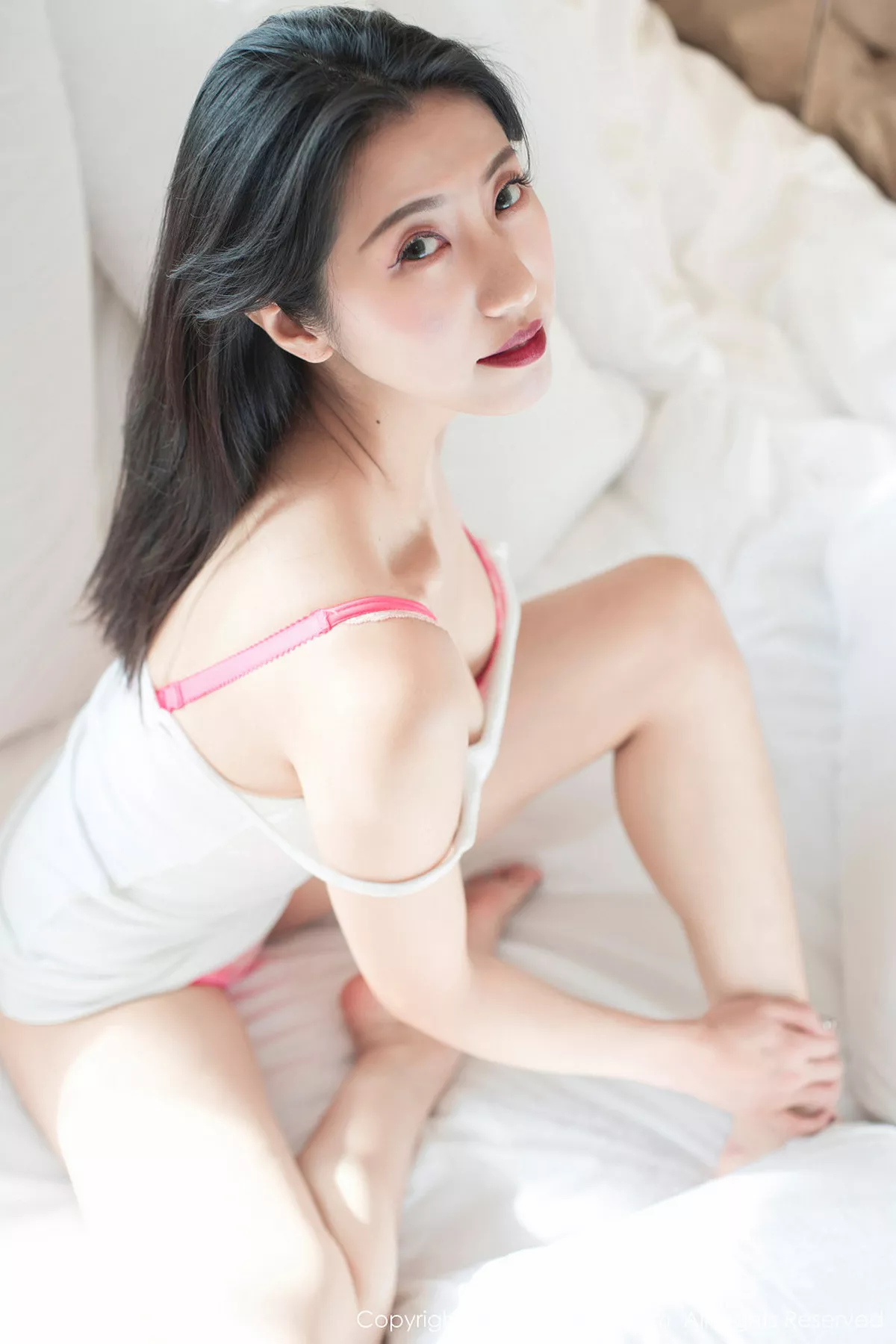 秀人集.com_[XiuRen秀人网]No.762_长腿美女大熙白色吊带背心秀红色内衣性感美胸写真53P