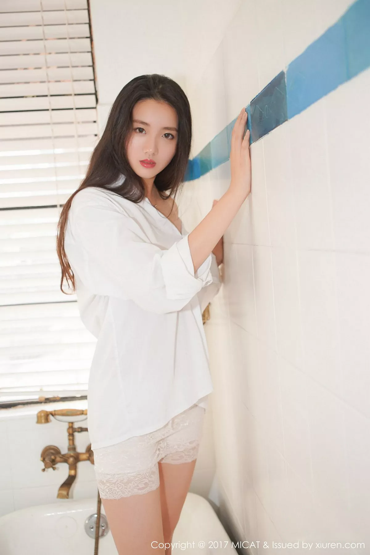 秀人集.com_[MICAT猫萌榜]Vol.004_嫩模画画sugar居家纯白衬衣白色蕾丝内裤秀白嫩肌肤写真50P