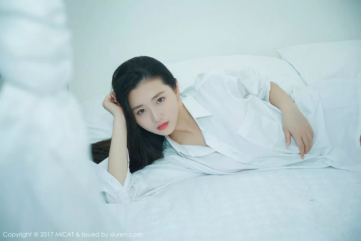 秀人集.com_[MICAT猫萌榜]Vol.004_嫩模画画sugar居家纯白衬衣白色蕾丝内裤秀白嫩肌肤写真50P