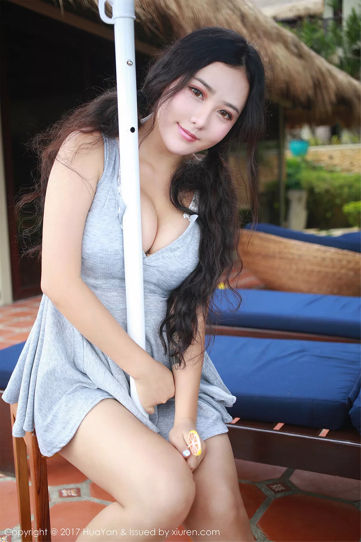 秀人集.com_[HuaYan花の颜]Vol.039_嫩模Manuela玛鲁娜长滩岛旅拍灰色丁字裤半脱秀翘臀诱惑写真33P