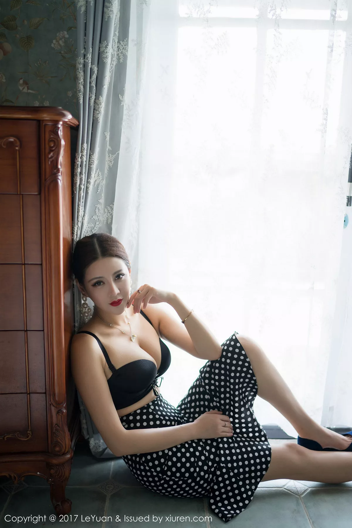 秀人集.com_[LeYuan星乐园]Vol.041_嫩模美希子白色蕾丝内衣秀美乳海边沙滩性感比基尼写真50P