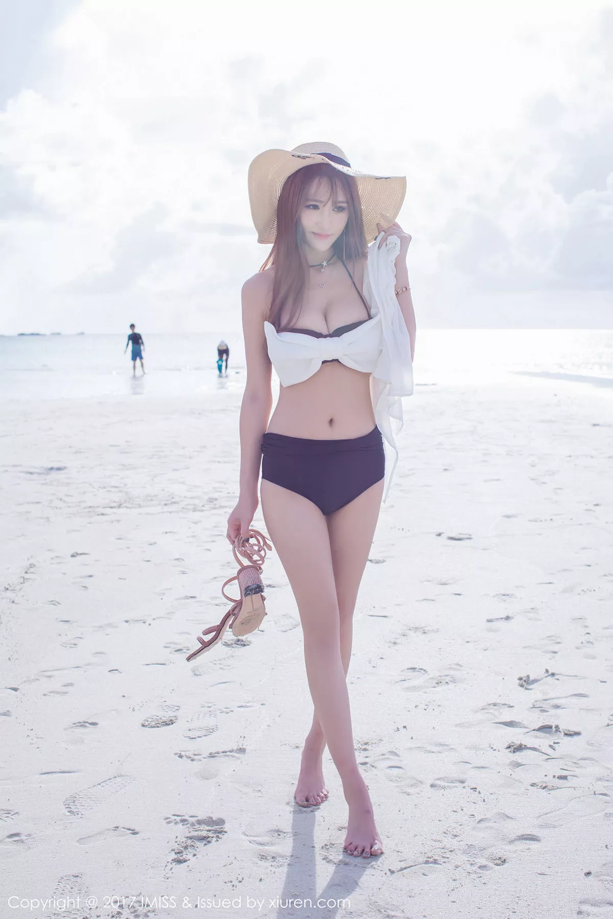 秀人集.com_[IMISS爱蜜社]Vol.179_气质美女妤薇Vivian沙巴旅拍绝美芭比娃娃完美身材写真42P