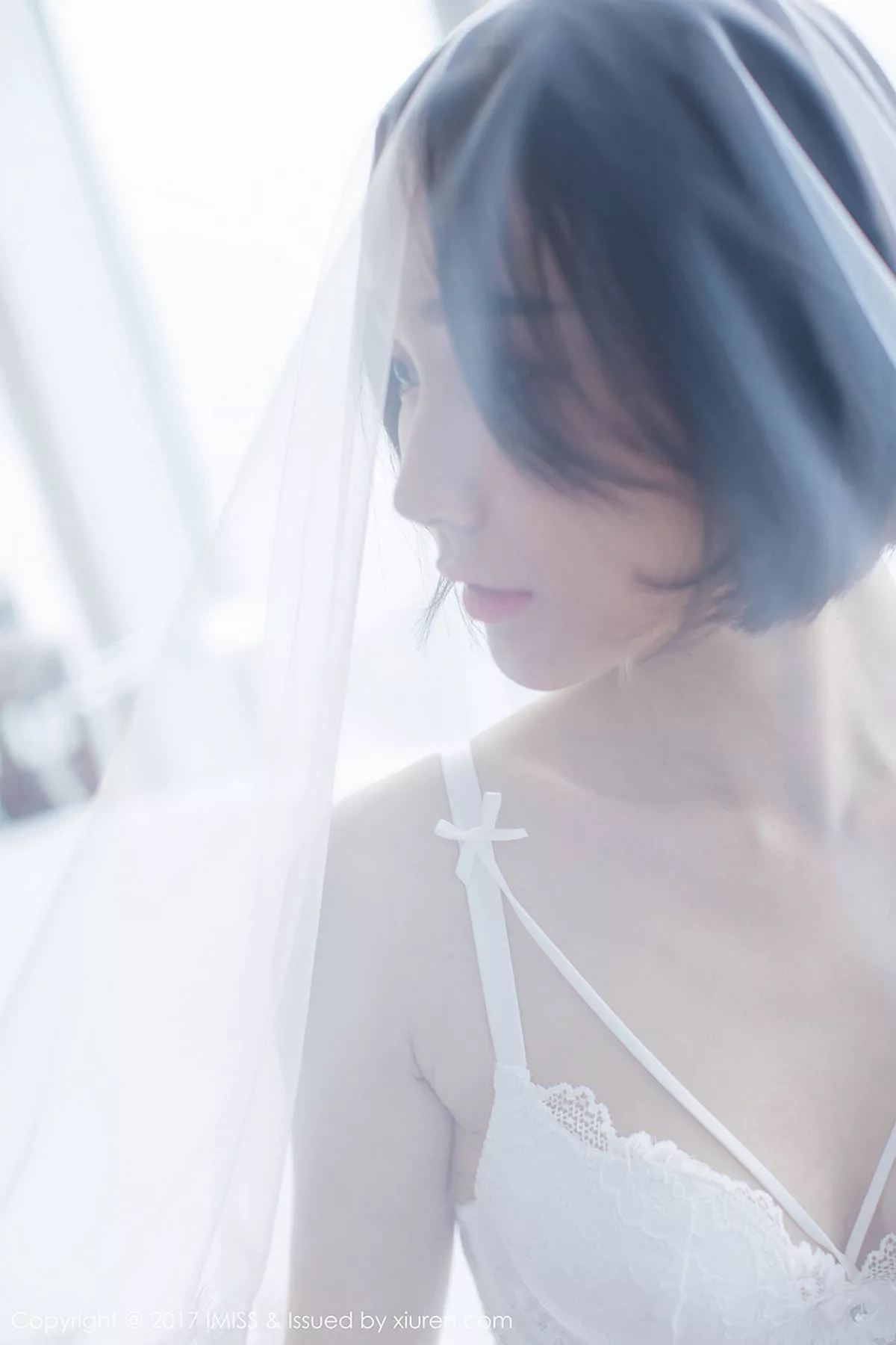 秀人集.com_[IMISS爱蜜社]Vol.178_模特Livia清爽蓝色衬衣+白色蕾丝腿袜秀完美身材性感写真49P