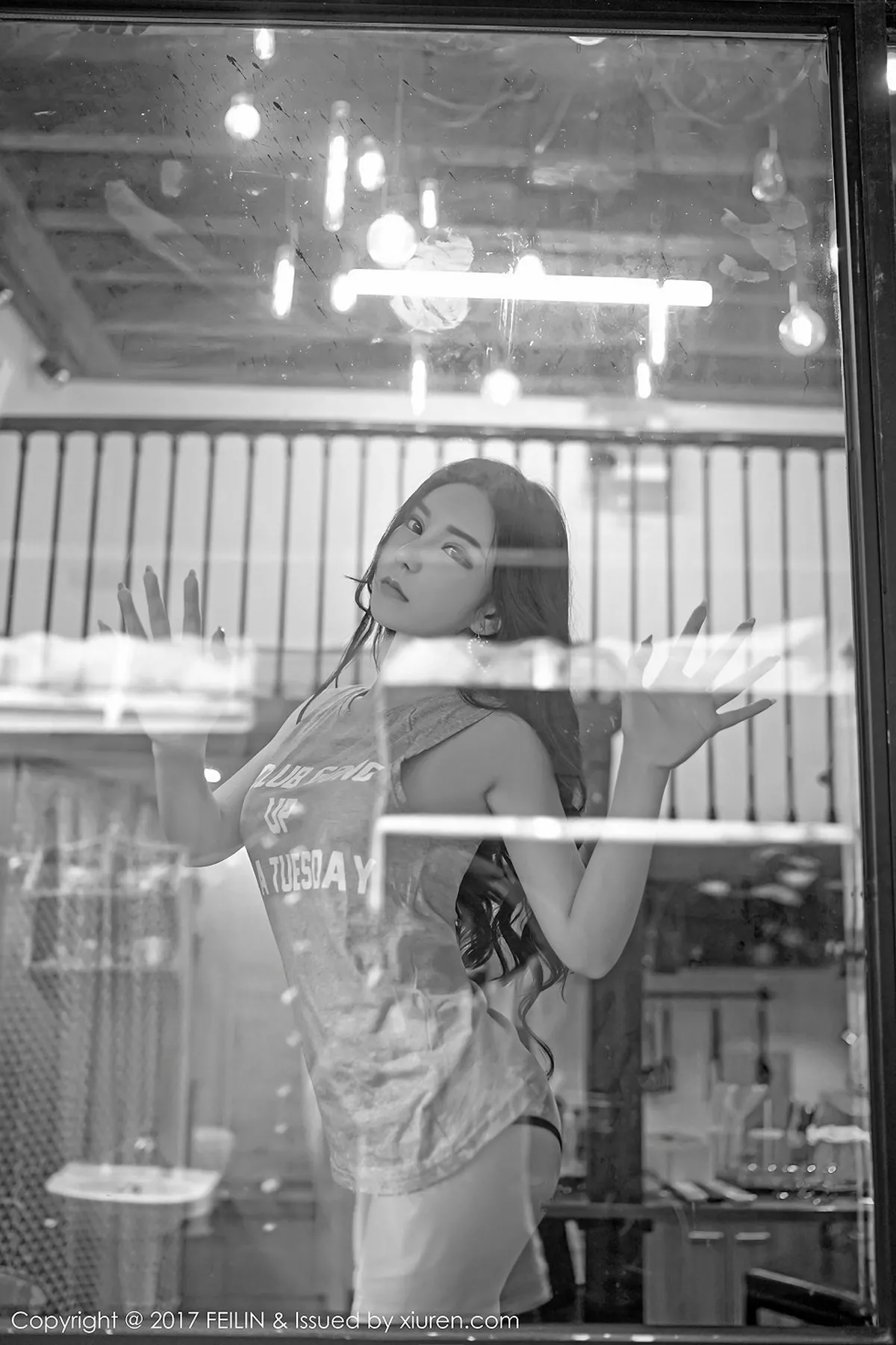 秀人集.com_[FeiLin嗲囡囡]Vol.106_美女主播周于希dummy精简背心露豪乳半球撩人诱惑写真42P