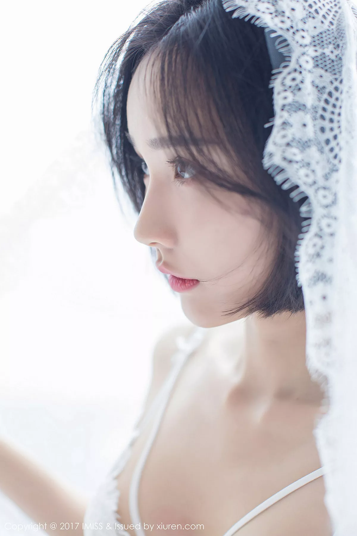 秀人集.com_[IMISS爱蜜社]Vol.178_模特Livia清爽蓝色衬衣+白色蕾丝腿袜秀完美身材性感写真49P