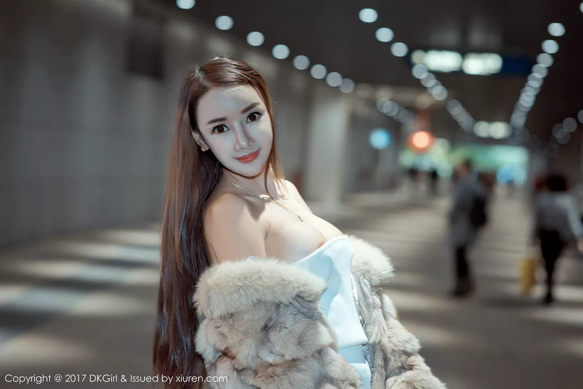 秀人集.com_[DKGirl御女郎]Vol.030_嫩模婕西儿jessie羊城旅拍高挑身材性感内衣秀豪乳写真54P