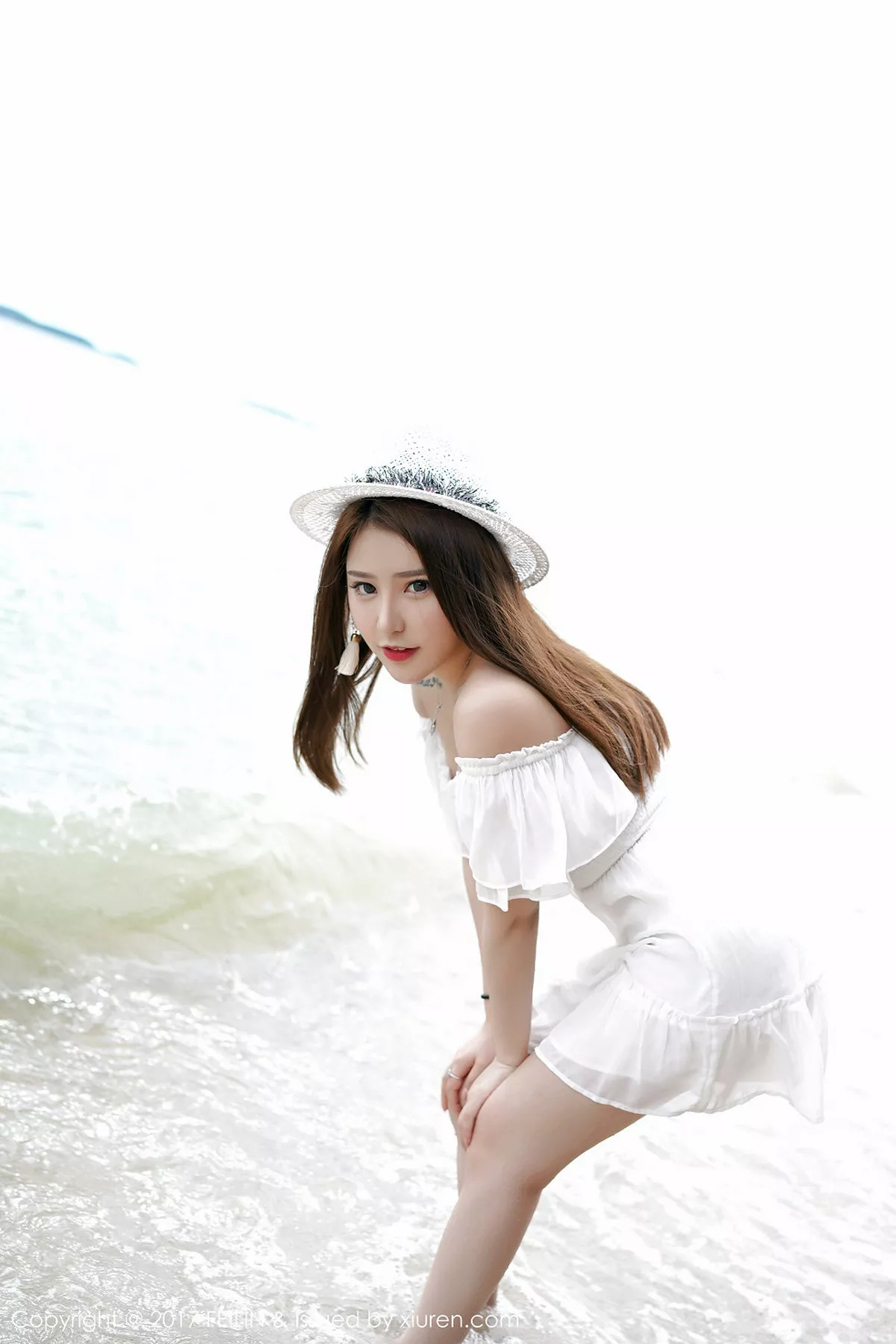 秀人集.com_[FeiLin嗲囡囡]Vol.104_嫩模芷儿Momoko海边清纯白色薄纱裙+全裸泡泡浴诱惑写真40P