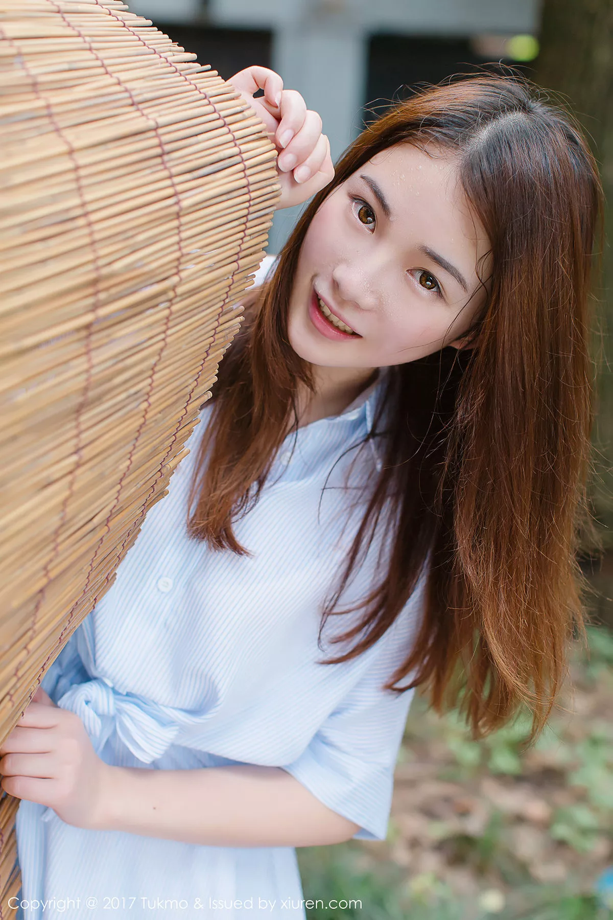 秀人集.com_[Tukmo兔几盟]Vol.099_新人妹子绵绵户外清爽连身裙西瓜外拍阳光甜美写真40P