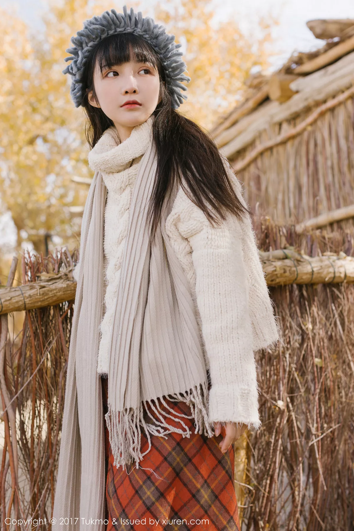 秀人集.com_[Tukmo兔几盟]Vol.098_美女主播之应冬日栅栏里的阳光美少女清新迷人写真40P