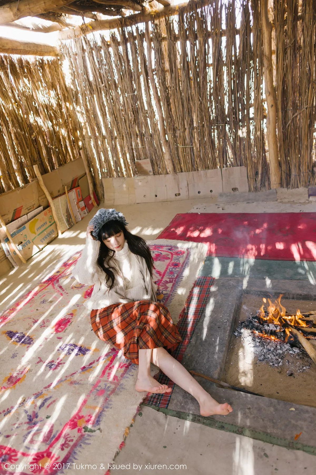 秀人集.com_[Tukmo兔几盟]Vol.098_美女主播之应冬日栅栏里的阳光美少女清新迷人写真40P