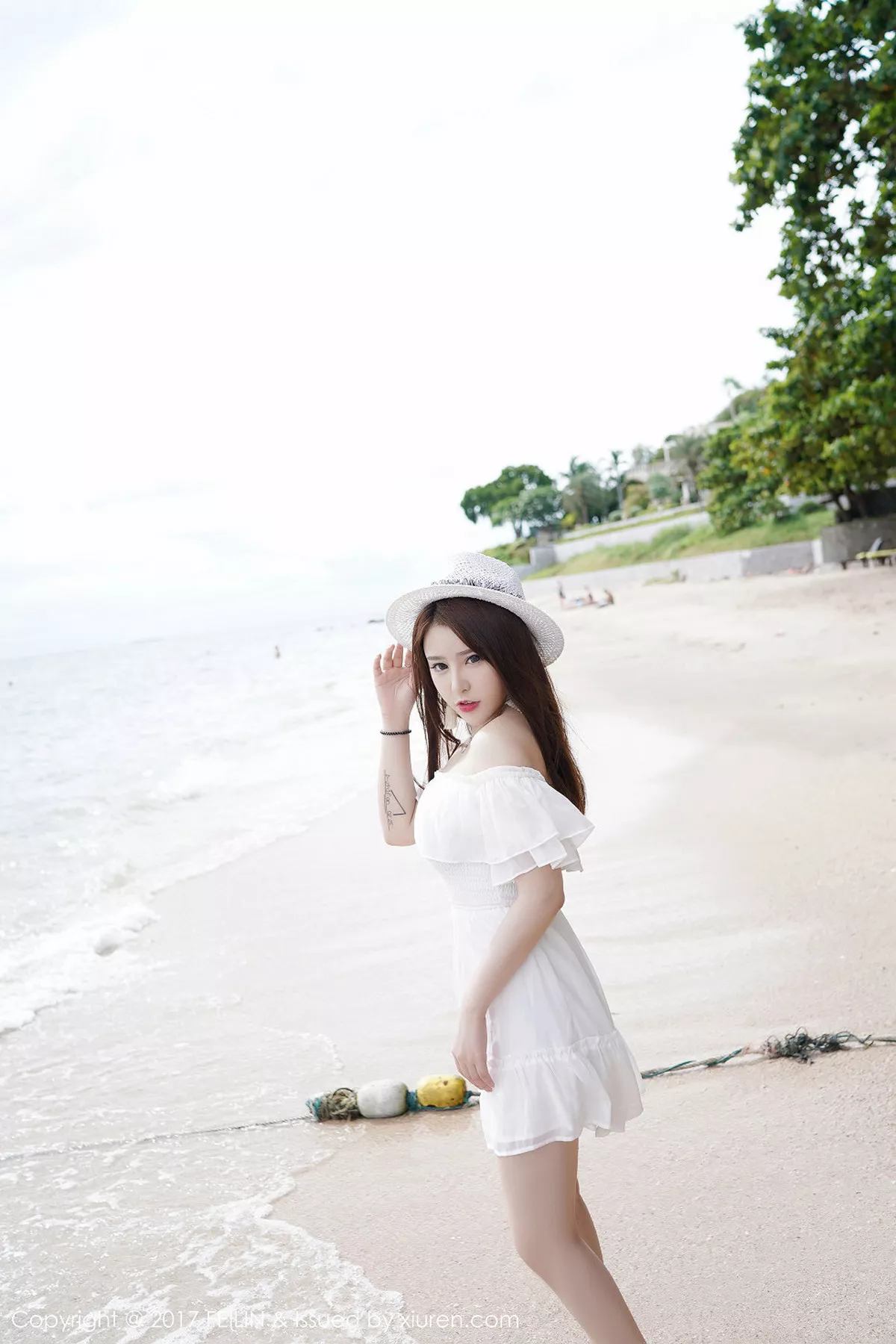 秀人集.com_[FeiLin嗲囡囡]Vol.104_嫩模芷儿Momoko海边清纯白色薄纱裙+全裸泡泡浴诱惑写真40P