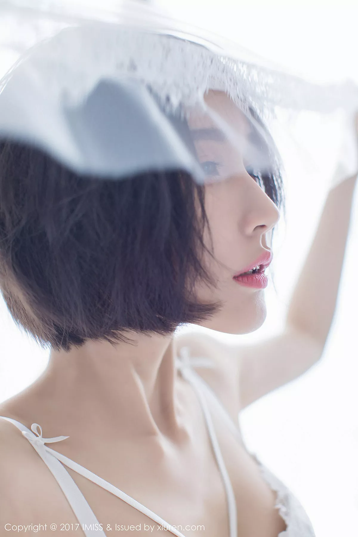 秀人集.com_[IMISS爱蜜社]Vol.178_模特Livia清爽蓝色衬衣+白色蕾丝腿袜秀完美身材性感写真49P