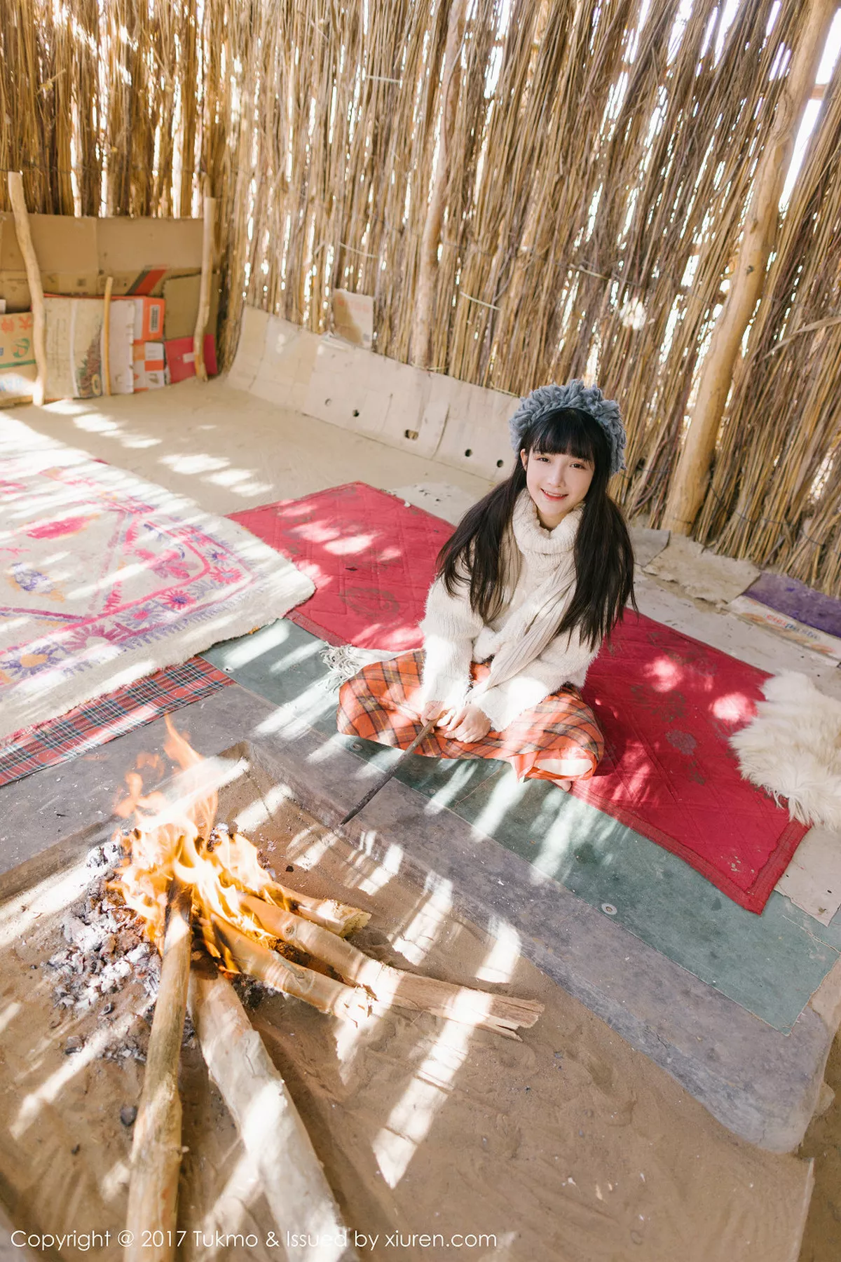 秀人集.com_[Tukmo兔几盟]Vol.098_美女主播之应冬日栅栏里的阳光美少女清新迷人写真40P