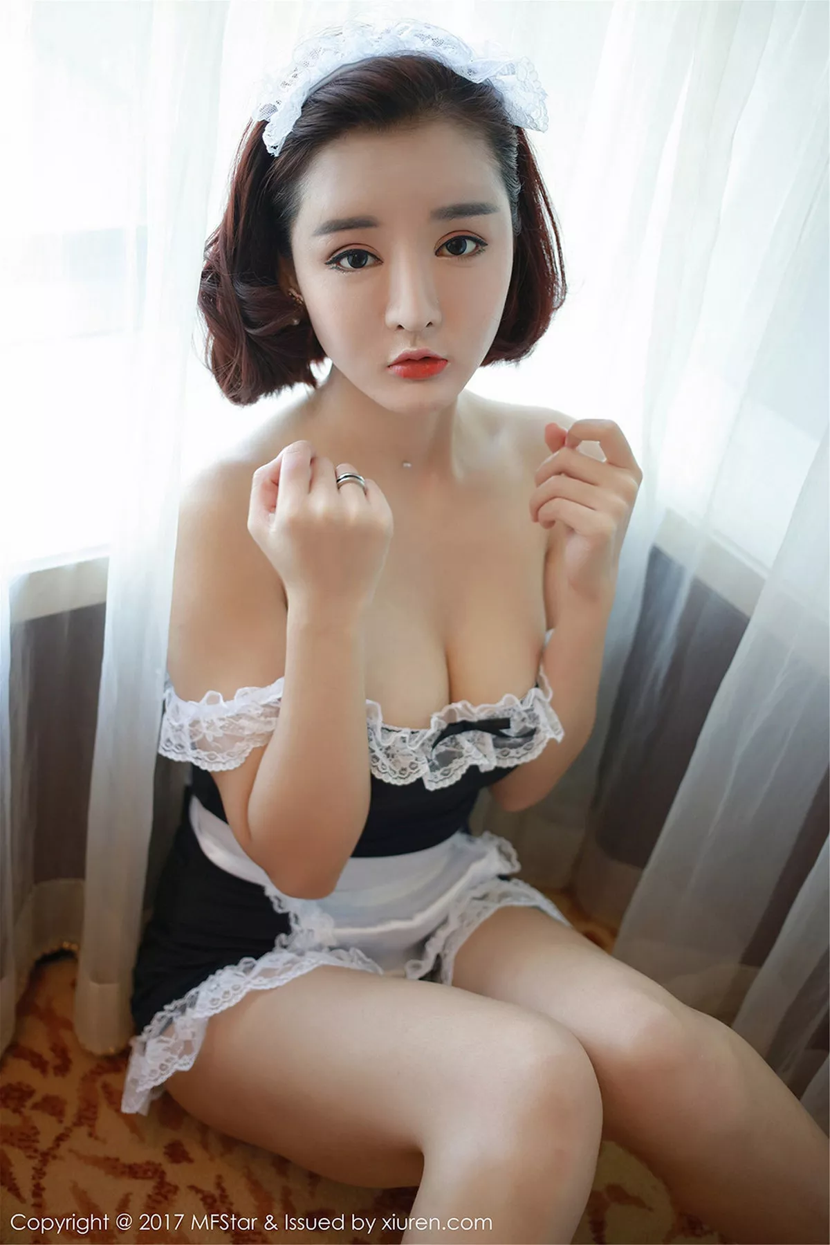 秀人集.com_[MFStar模范学院]Vol.100_嫩模佳佳JiaJia居家性感女仆装半脱秀白嫩豪乳诱惑写真50P