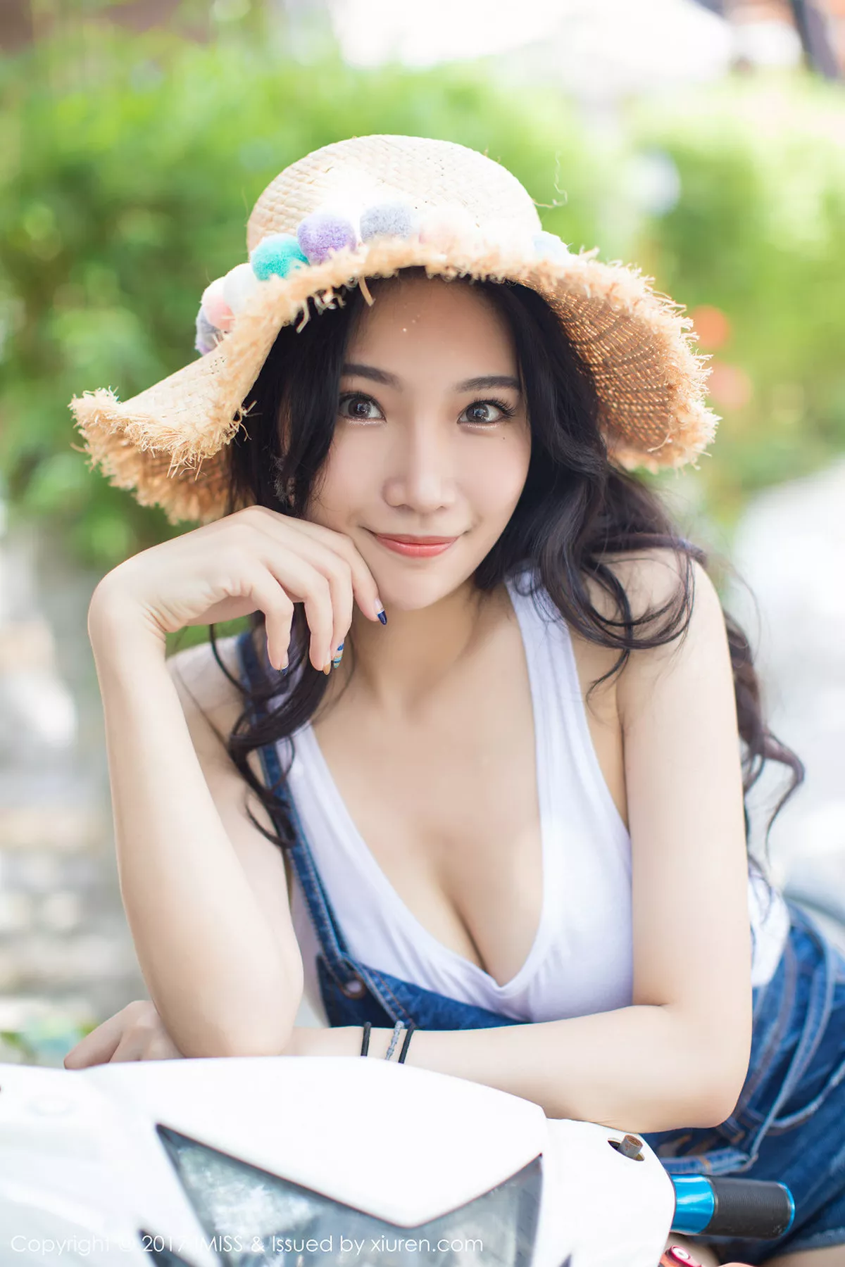 秀人集.com_[IMISS爱蜜社]Vol.180_嫩模小狐狸Sica户外牛仔短裤系列秀完美身材清新迷人写真46P