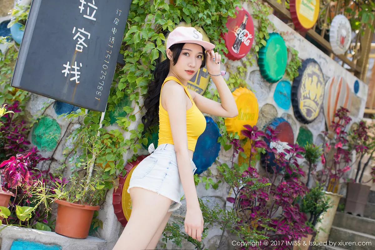 秀人集.com_[IMISS爱蜜社]Vol.180_嫩模小狐狸Sica户外牛仔短裤系列秀完美身材清新迷人写真46P