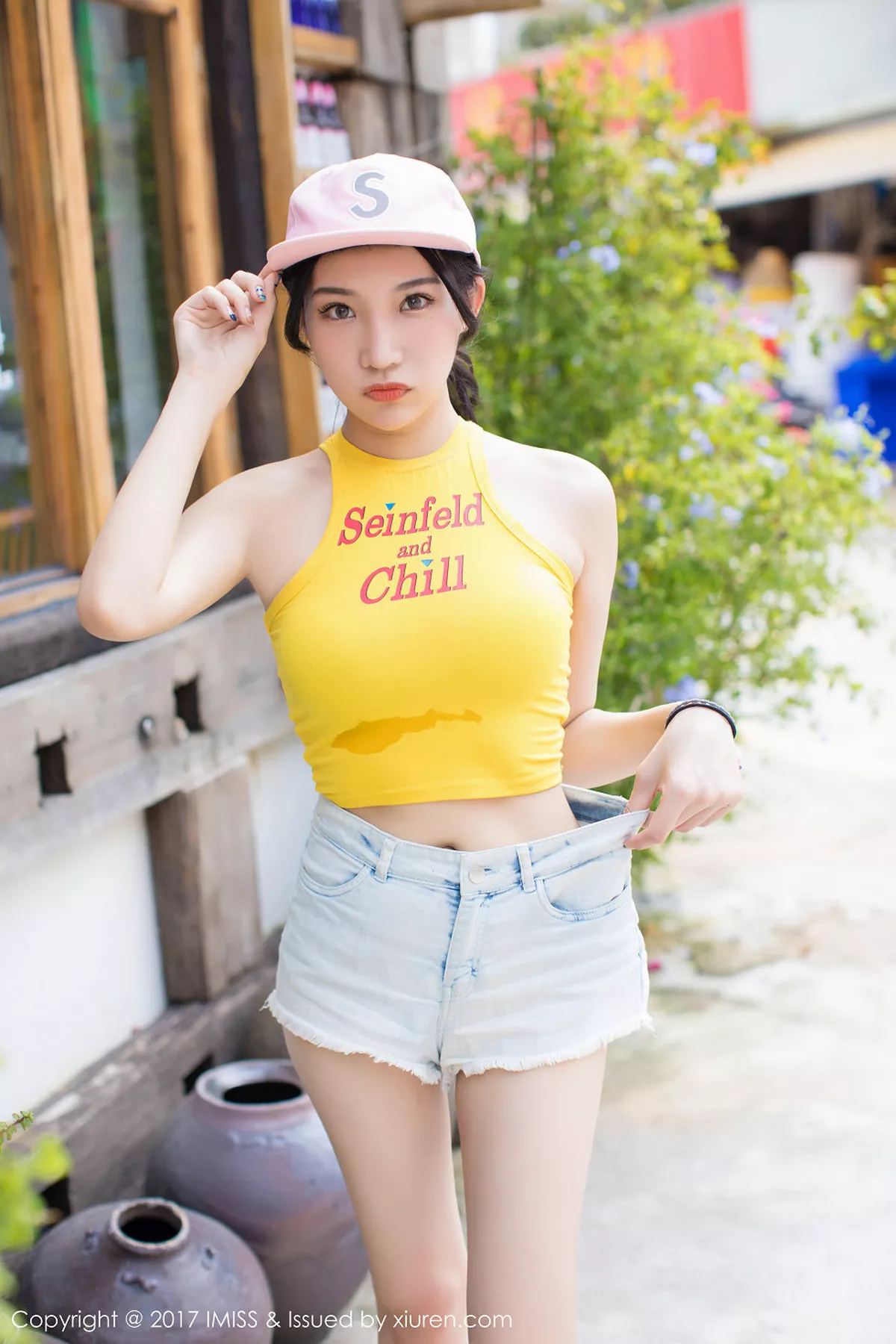 秀人集.com_[IMISS爱蜜社]Vol.180_嫩模小狐狸Sica户外牛仔短裤系列秀完美身材清新迷人写真46P