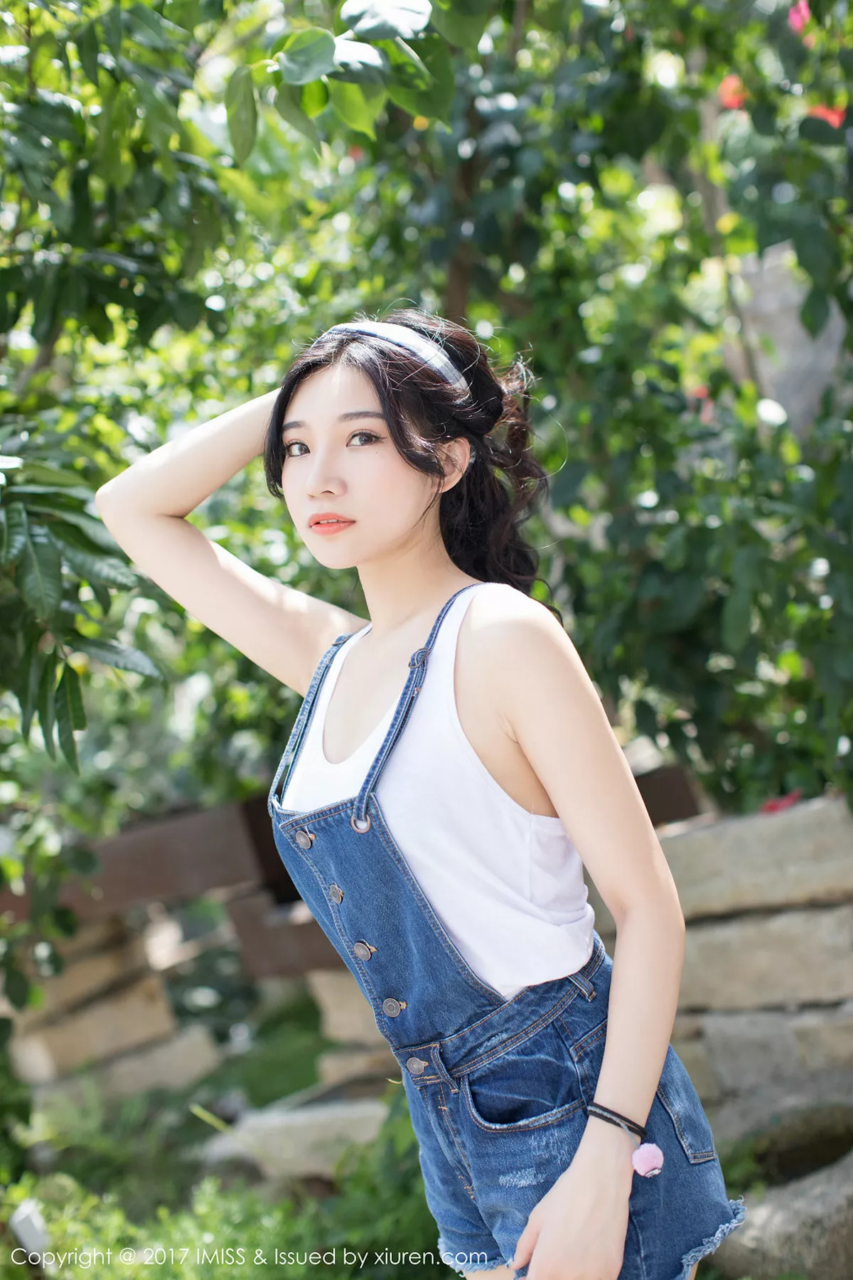 秀人集.com_[IMISS爱蜜社]Vol.180_嫩模小狐狸Sica户外牛仔短裤系列秀完美身材清新迷人写真46P