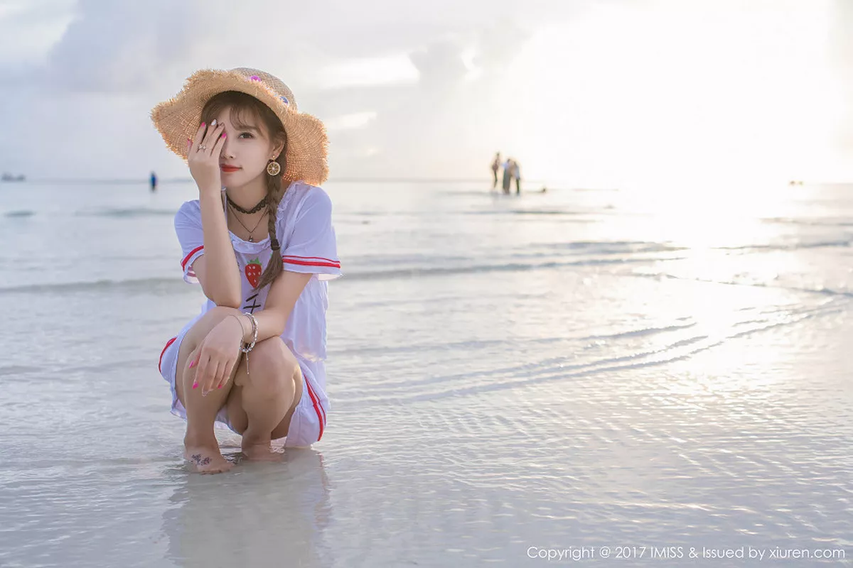 秀人集.com_[IMISS爱蜜社]Vol.185_女神杨晨晨sugar塞班旅拍阳光沙滩清纯服饰秀完美身材写真42P