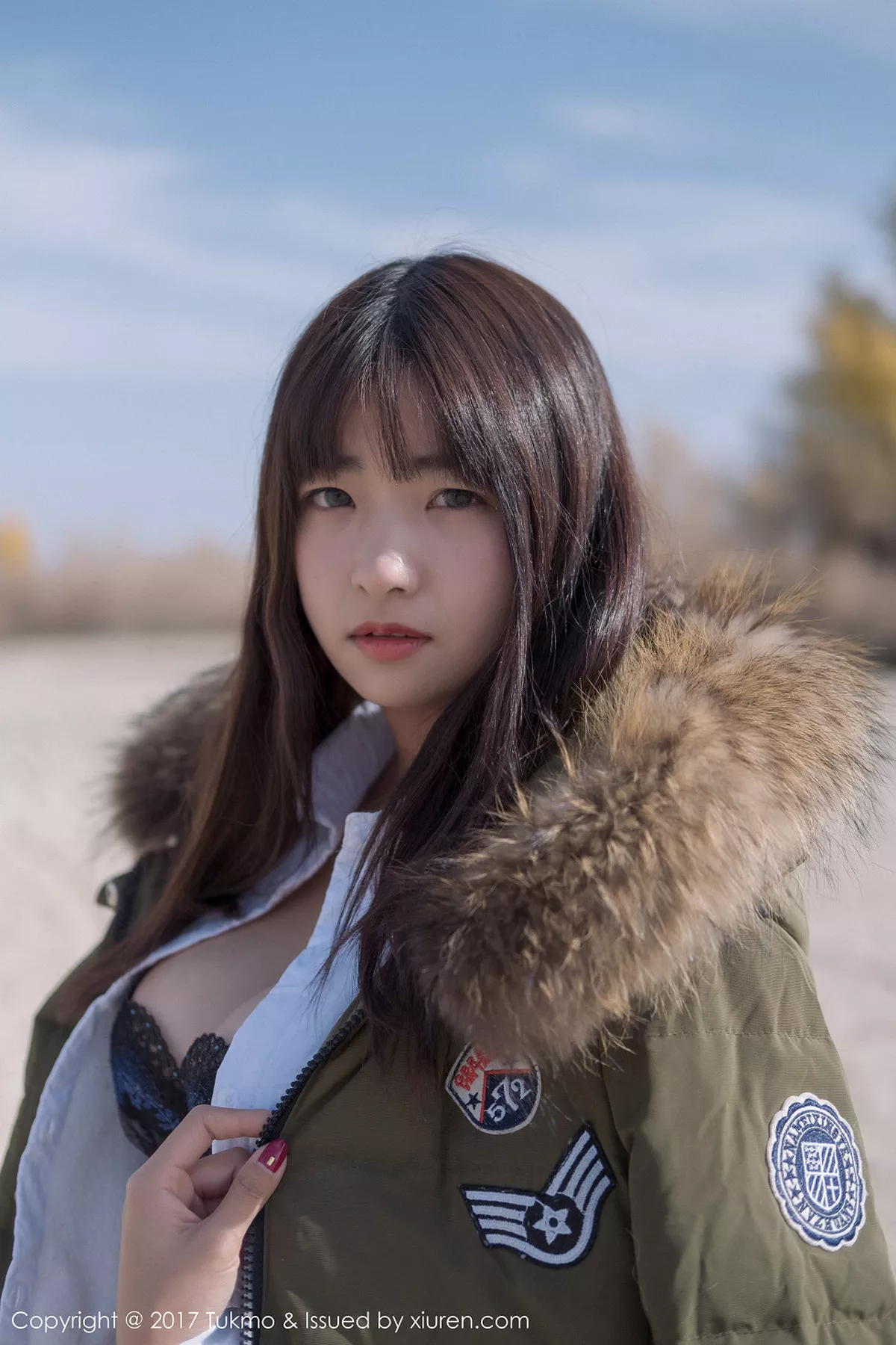 秀人集.com_[Tukmo兔几盟]Vol.103_嫩模球球沙漠之旅军大衣下的白衬衣黑色内衣完美身材写真42P