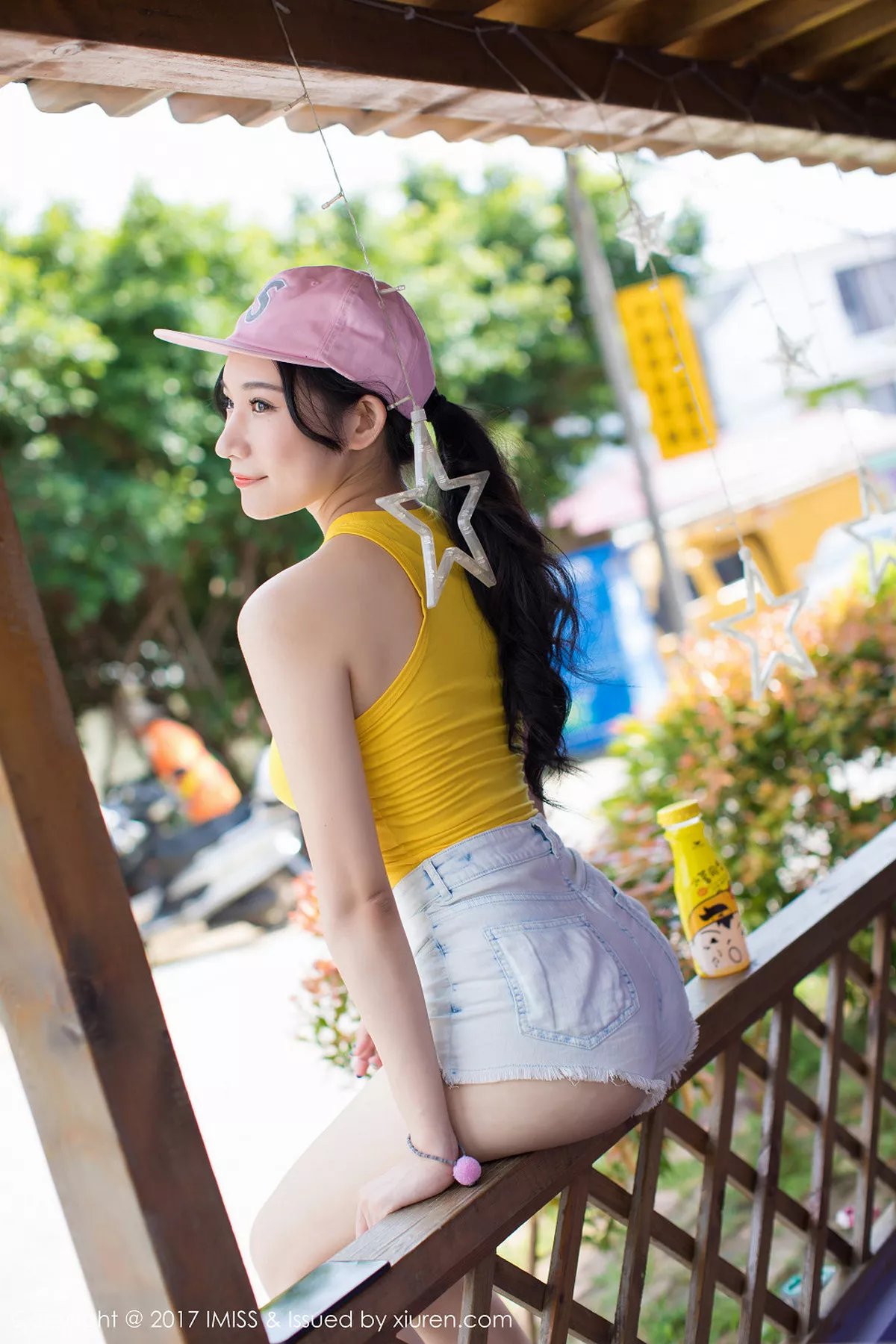 秀人集.com_[IMISS爱蜜社]Vol.180_嫩模小狐狸Sica户外牛仔短裤系列秀完美身材清新迷人写真46P