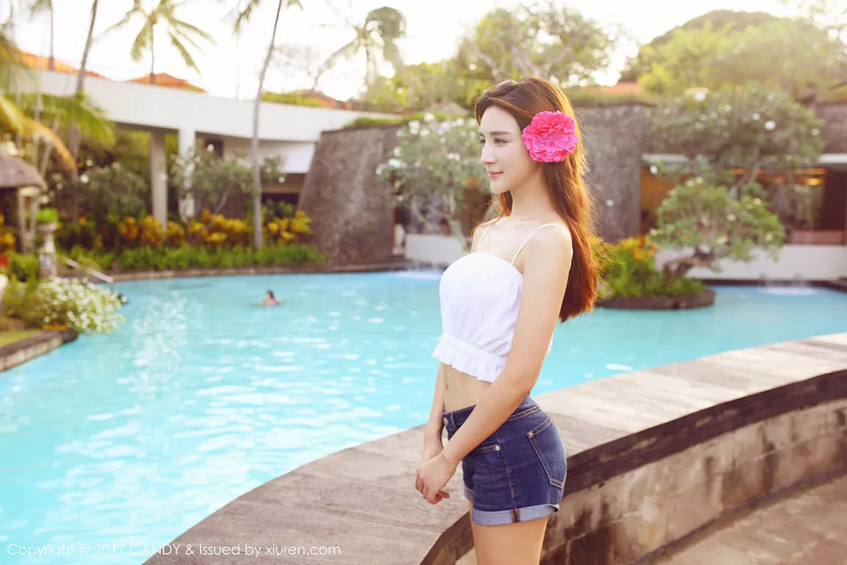 秀人集.com_[Candy糖果画报]Vol.030_混血嫩模伊莉娜巴厘岛旅拍泳池羽毛比基尼秀完美身材写真52P