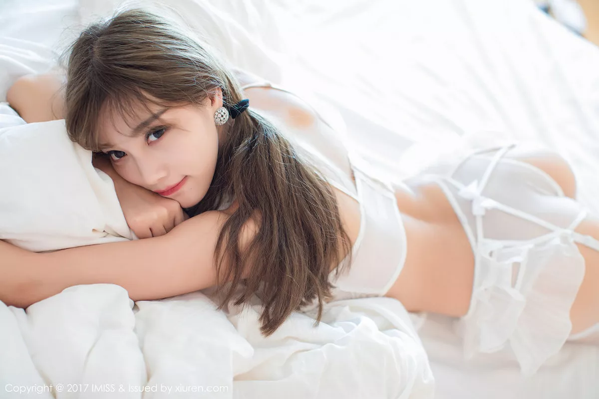 秀人集.com_[IMISS爱蜜社]Vol.183_女神杨晨晨sugar塞班岛旅拍白色蕾丝情趣内衣完美诱惑写真45P